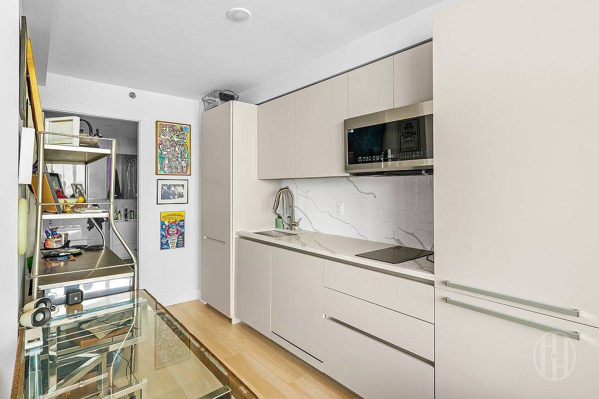 #4 photo, 733 Ocean Parkway, הברונקס Kensington , NY 11230-2389