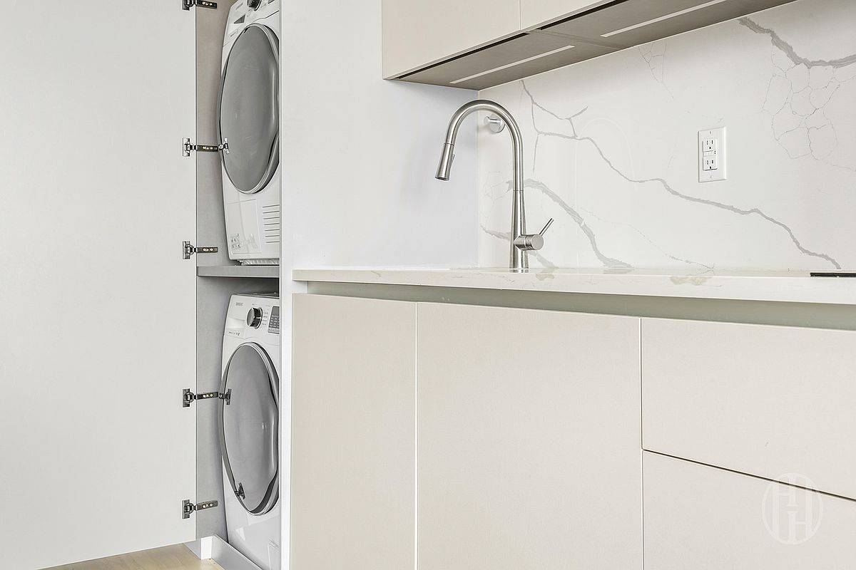 #5 photo, 733 Ocean Parkway, הברונקס Kensington , NY 11230-2389