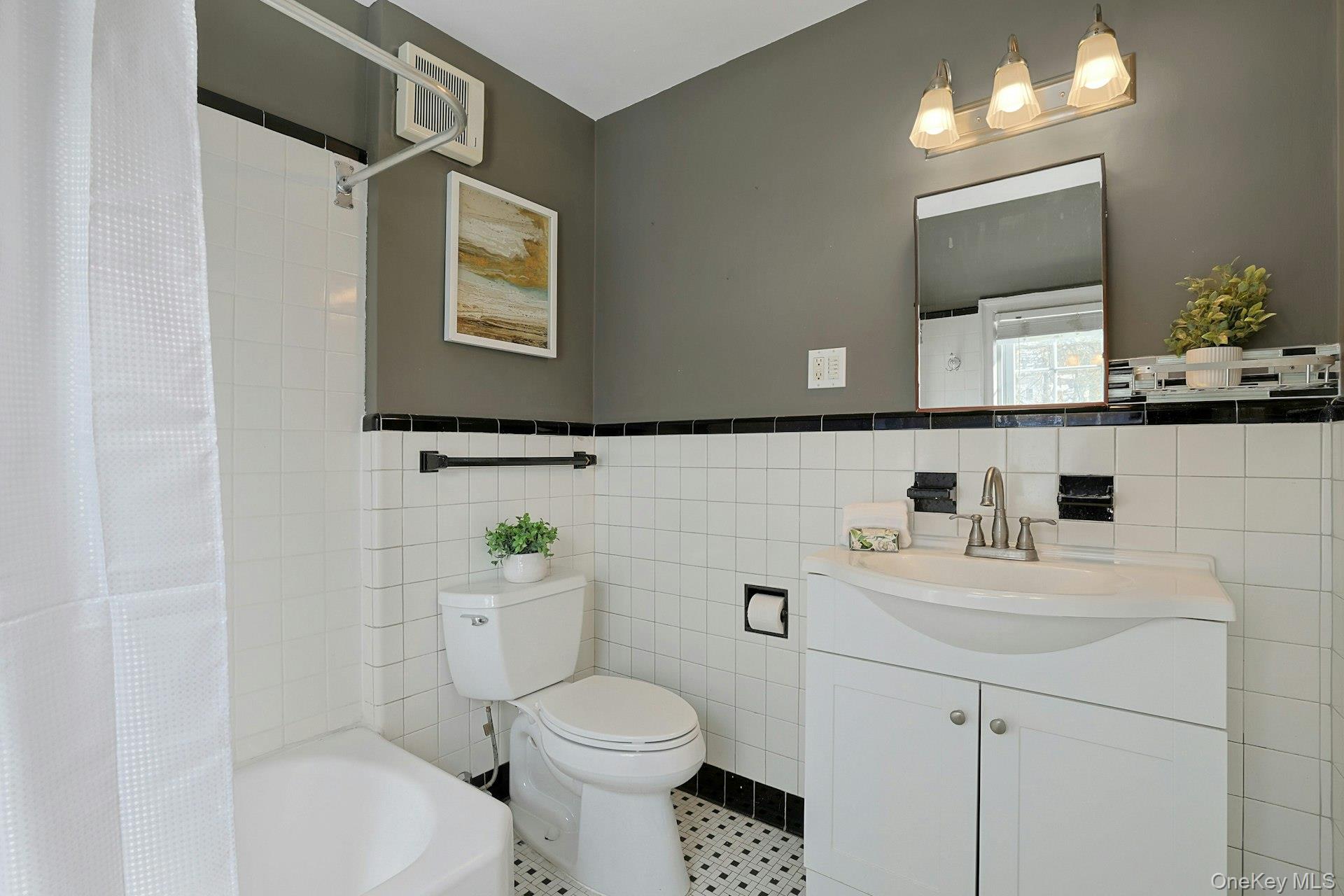 #13 photo, 120 Albemarle Road, White Plains , NY 10605