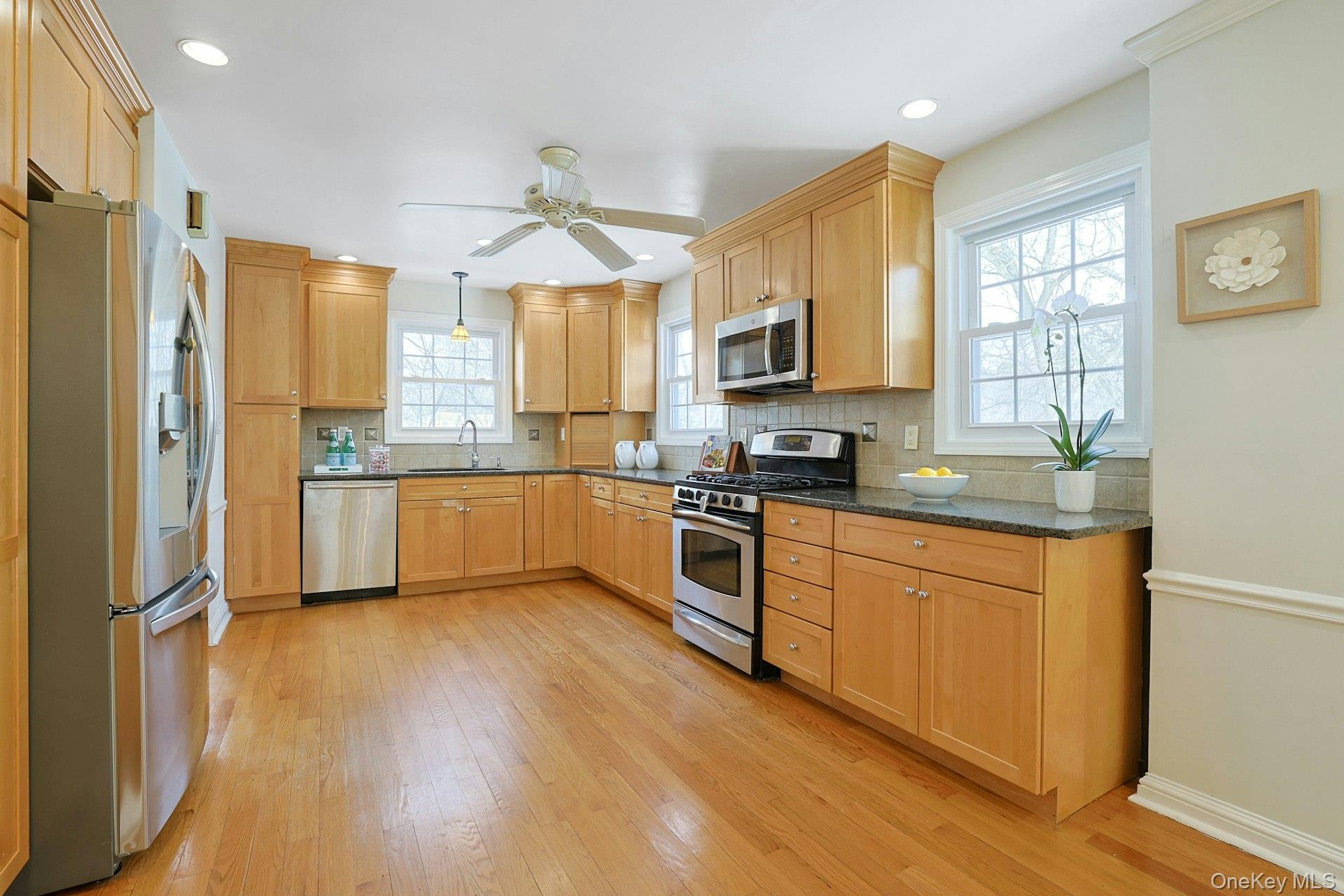 #6 photo, 120 Albemarle Road, White Plains , NY 10605