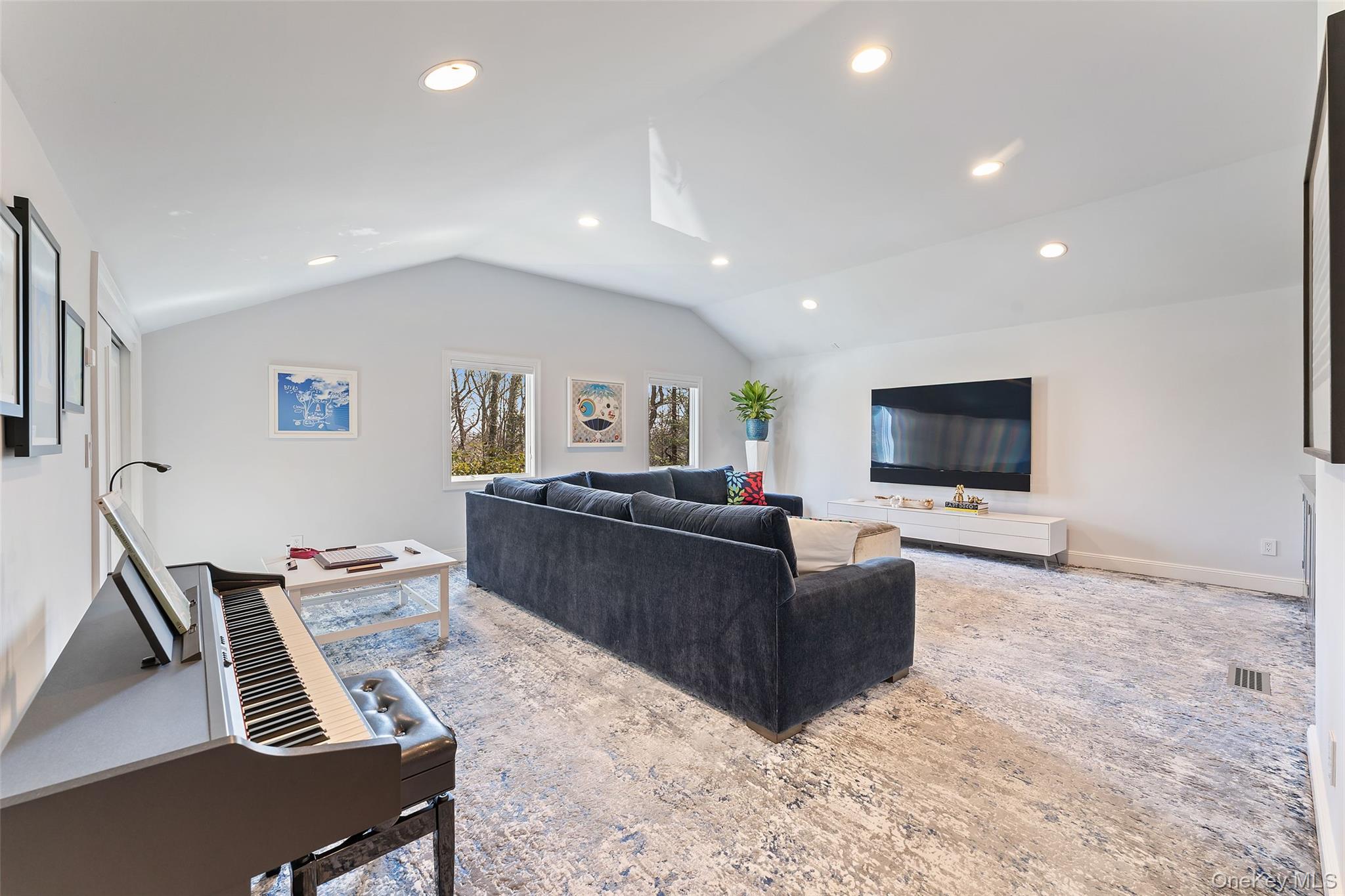 #19 photo, 110 Round Hill Road, Scarsdale , NY 10583