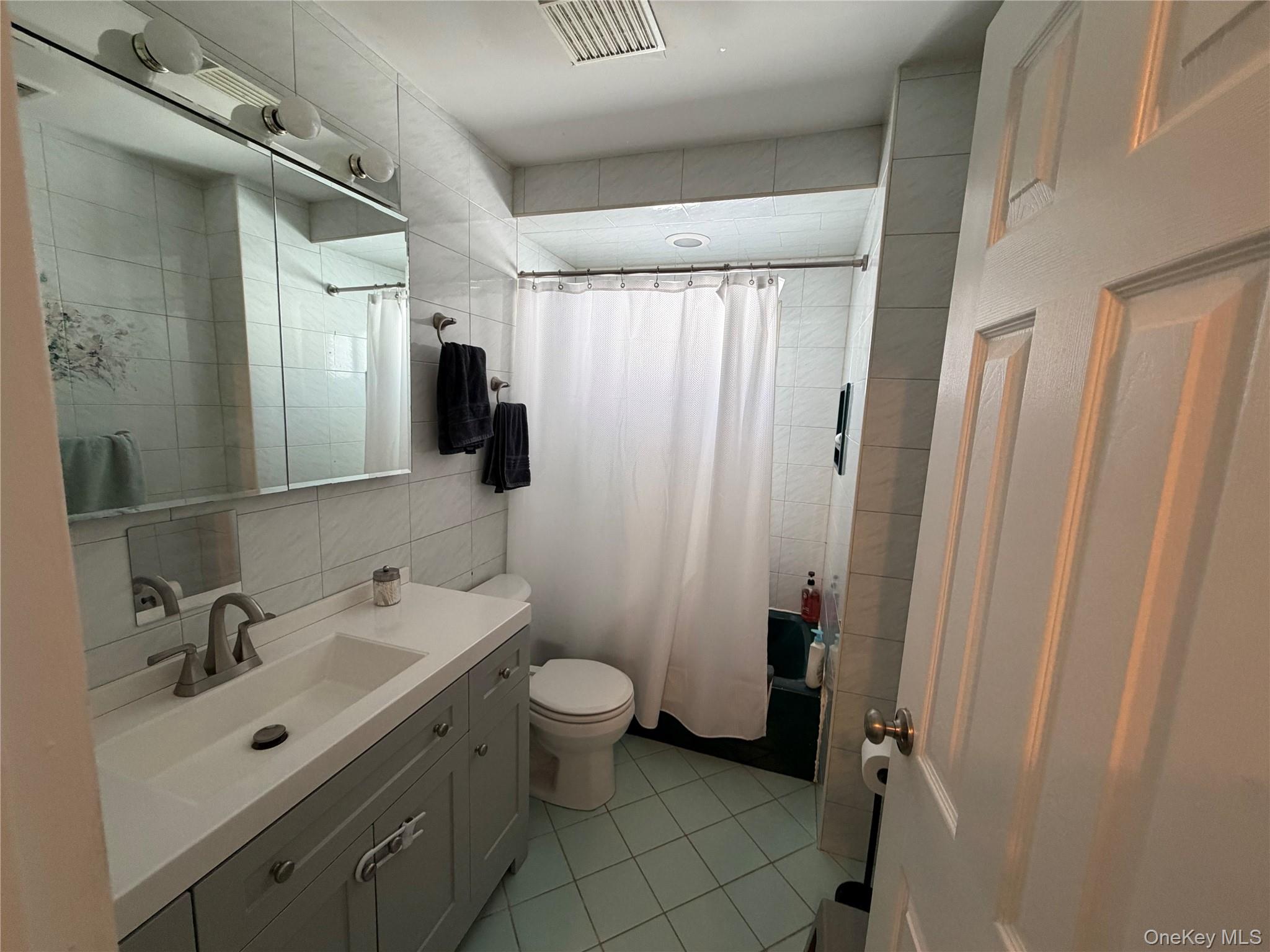 #12 photo, 57 Pebble Lane, সাফোক কাউন্টি Deer Park , NY 11729