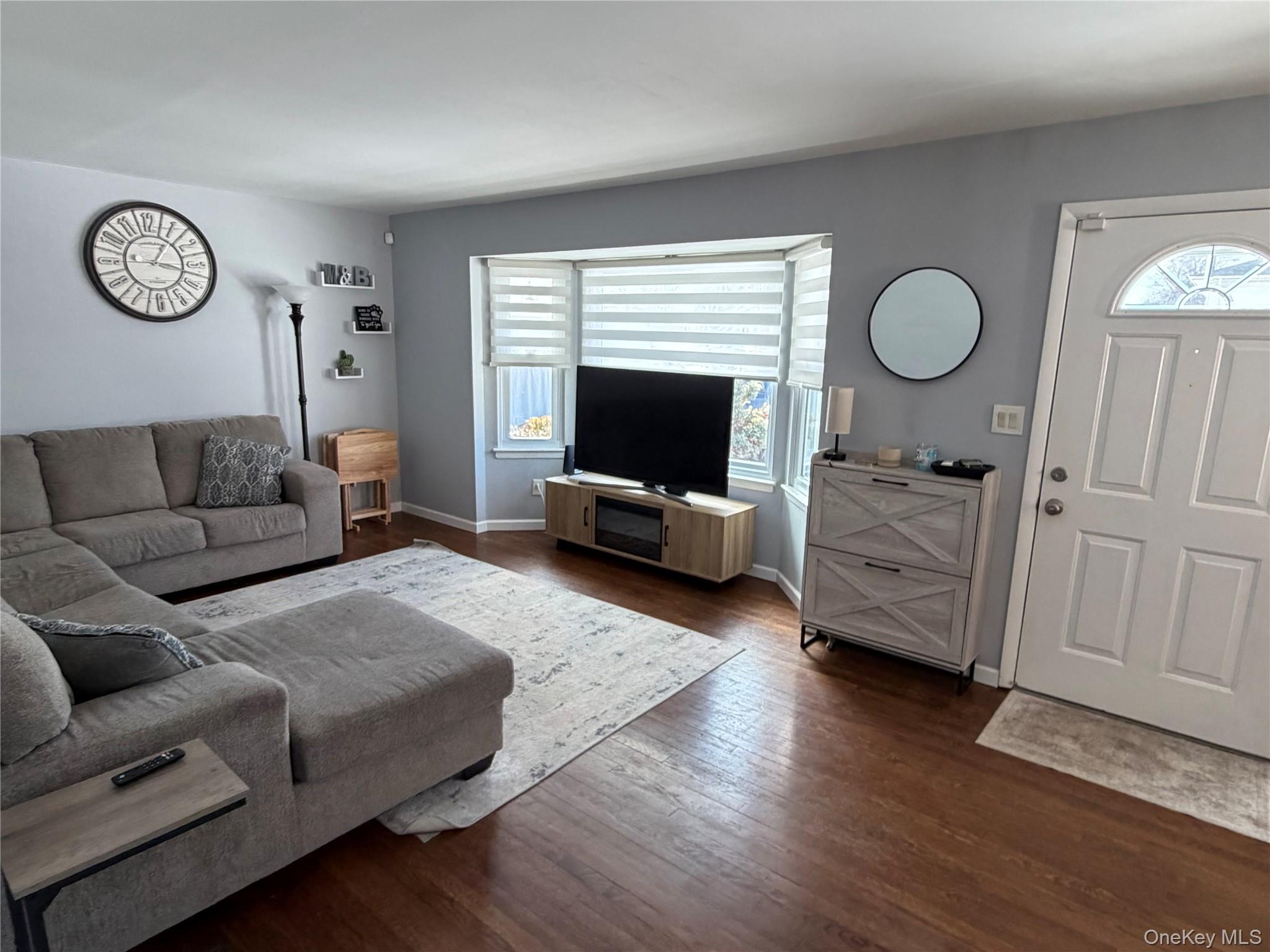 #2 photo, 57 Pebble Lane, সাফোক কাউন্টি Deer Park , NY 11729