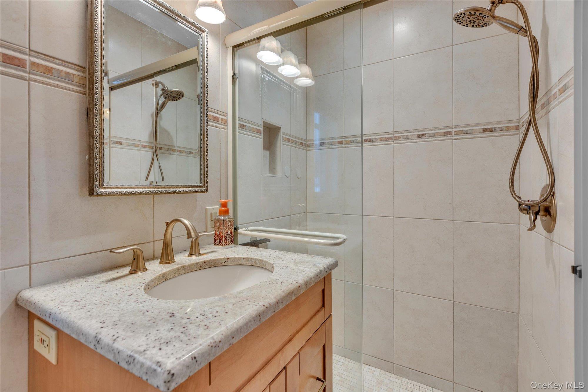 #12 photo, 6 Longford Street, Huntington , NY 11743