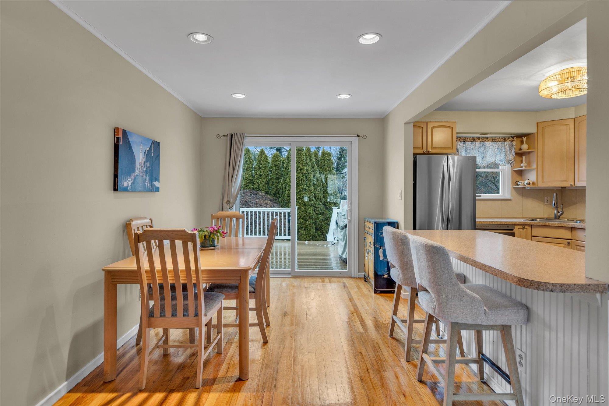 #6 photo, 6 Longford Street, Huntington , NY 11743