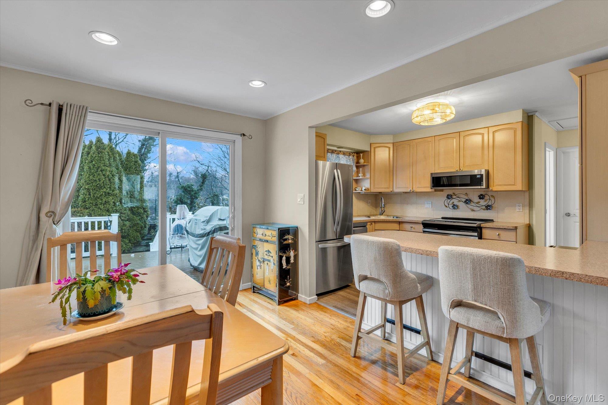 #7 photo, 6 Longford Street, Huntington , NY 11743