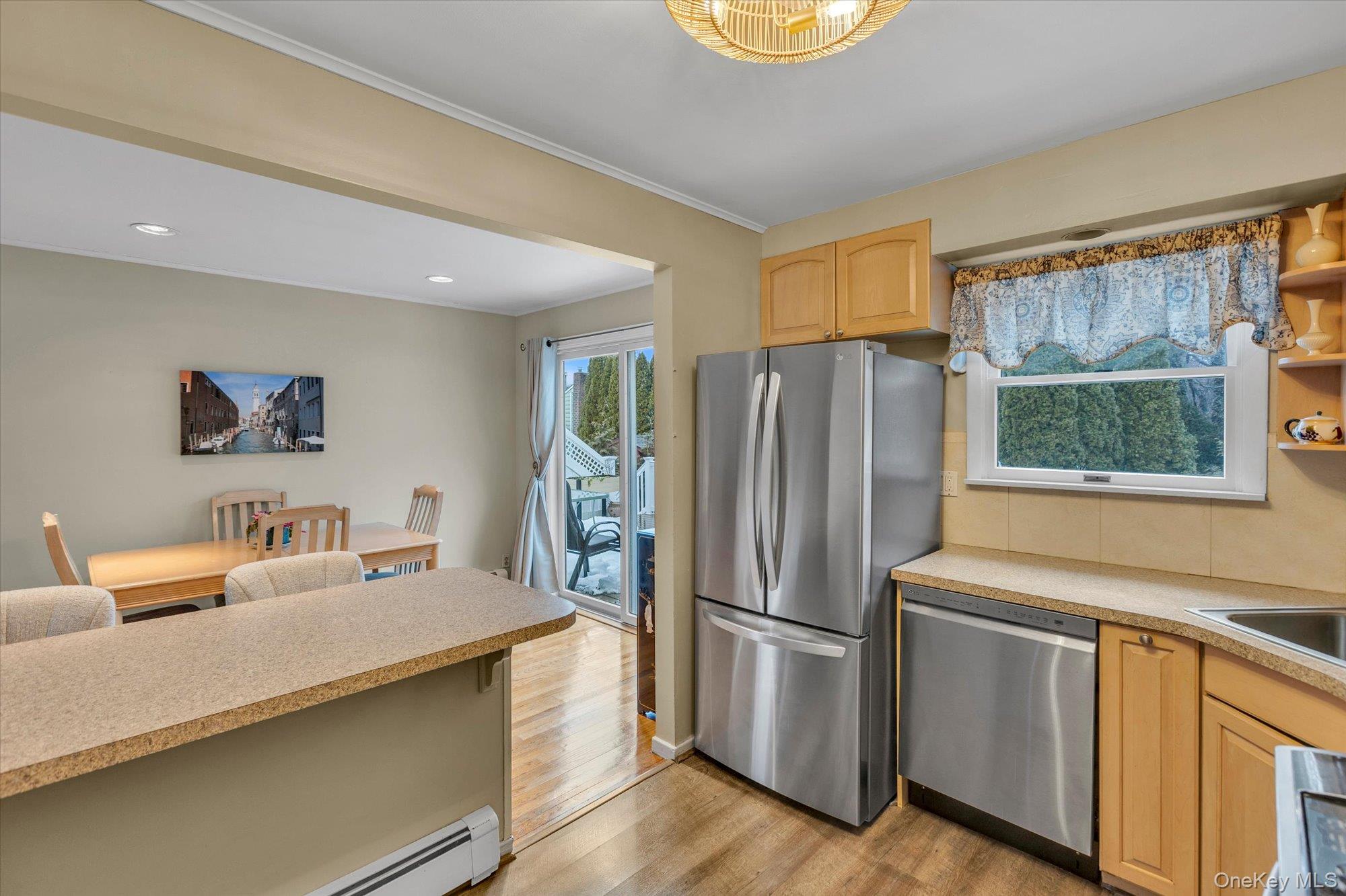 #8 photo, 6 Longford Street, Huntington , NY 11743