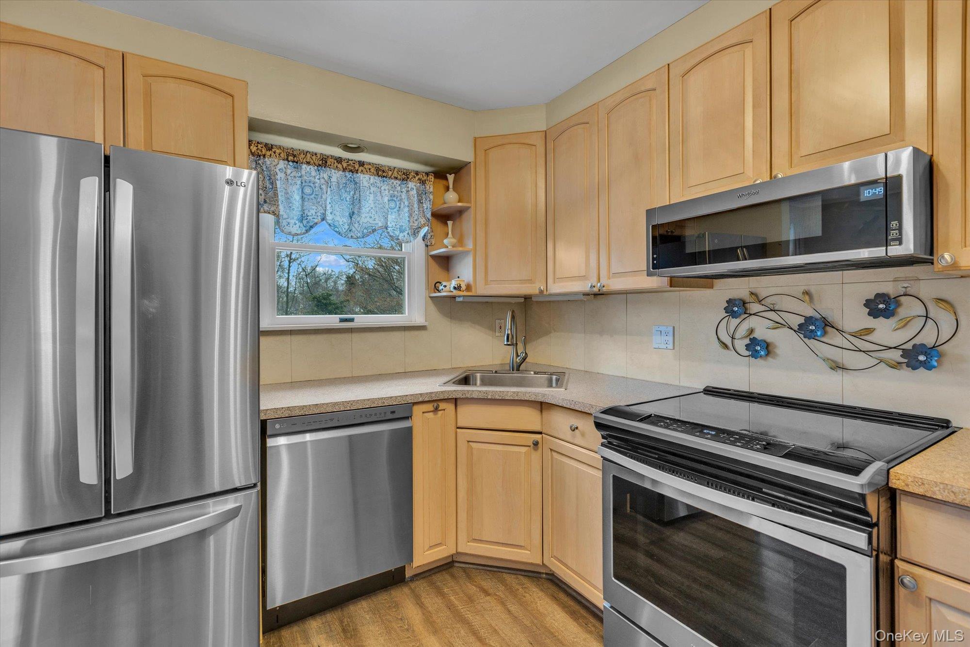 #9 photo, 6 Longford Street, Huntington , NY 11743