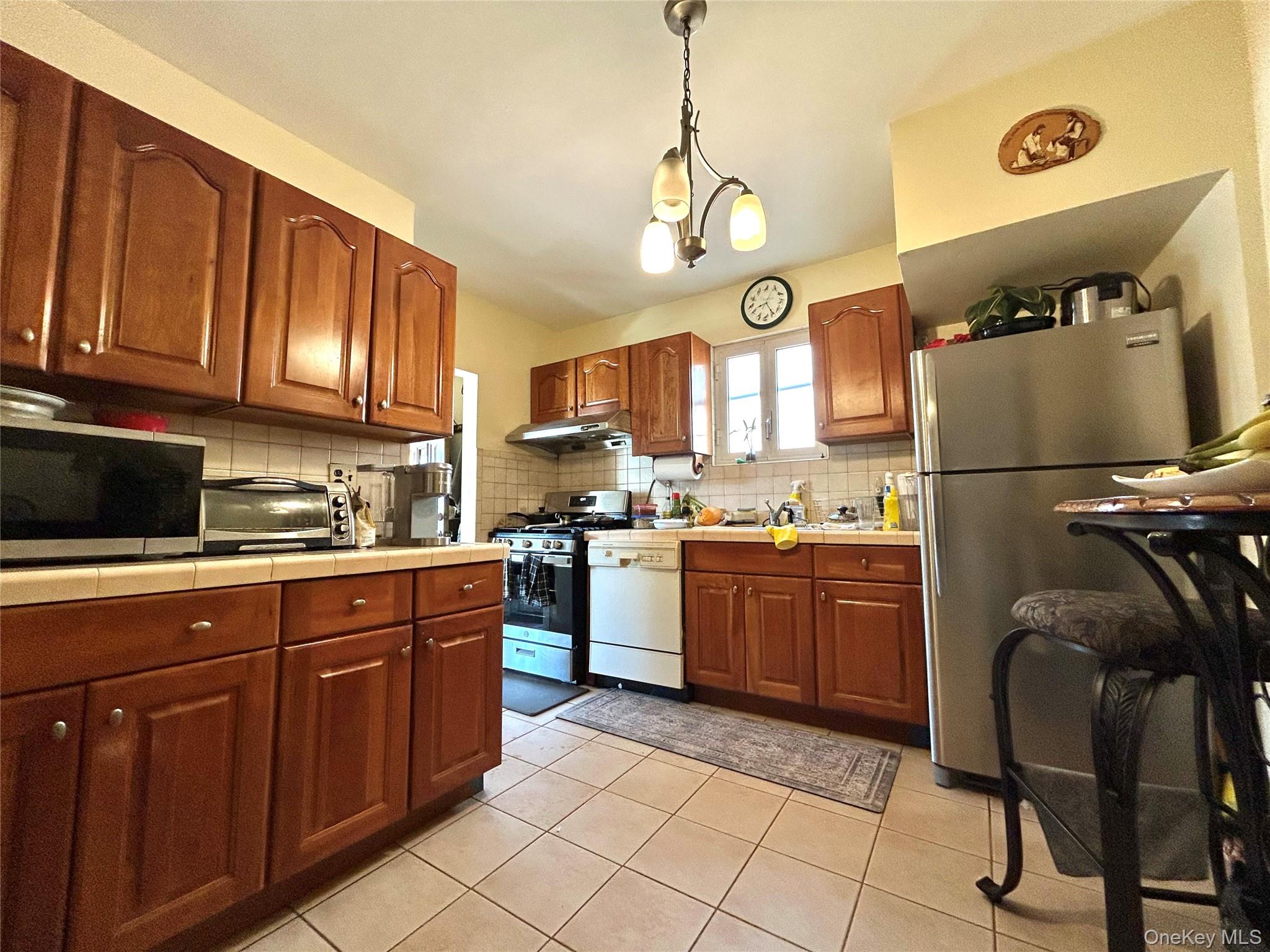 #7 photo, 54-07 84th Street, 뉴욕퀸즈 Elmhurst , NY 11373