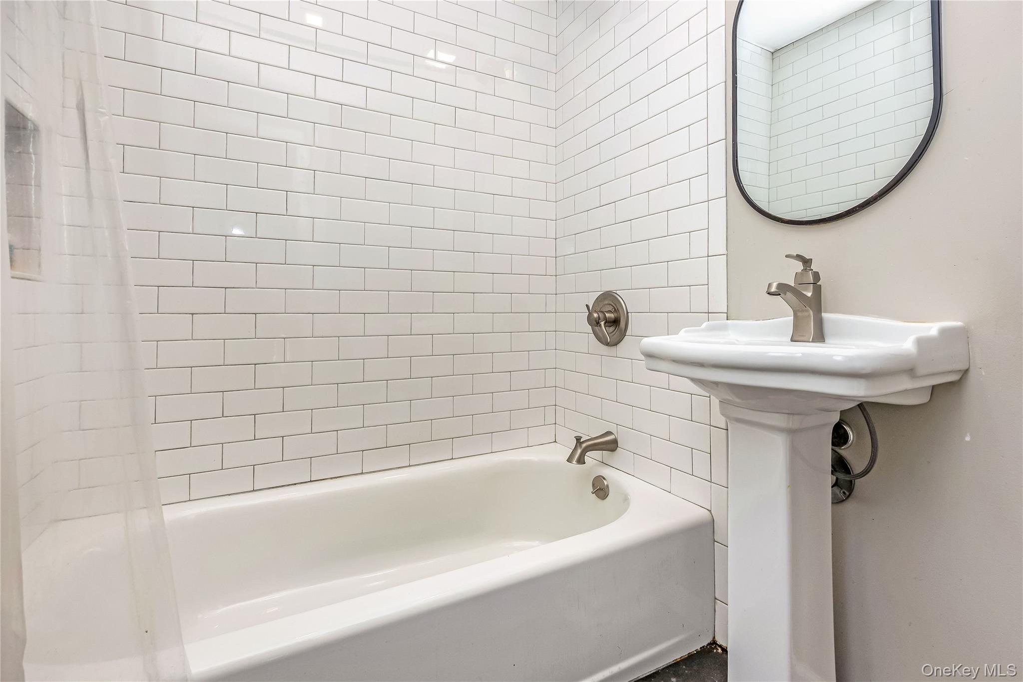 #10 photo, 97 Berry Street, 東長島 Lindenhurst , NY 11757