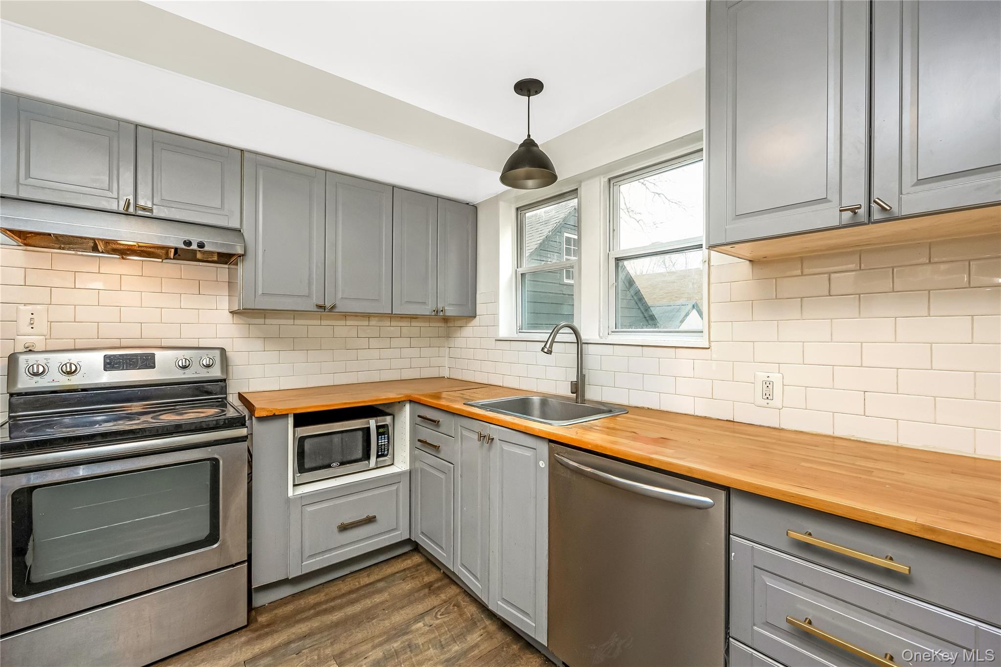 #13 photo, 97 Berry Street, 東長島 Lindenhurst , NY 11757