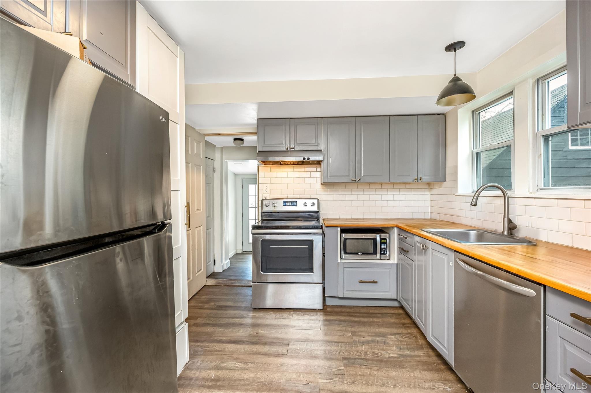 #14 photo, 97 Berry Street, 東長島 Lindenhurst , NY 11757