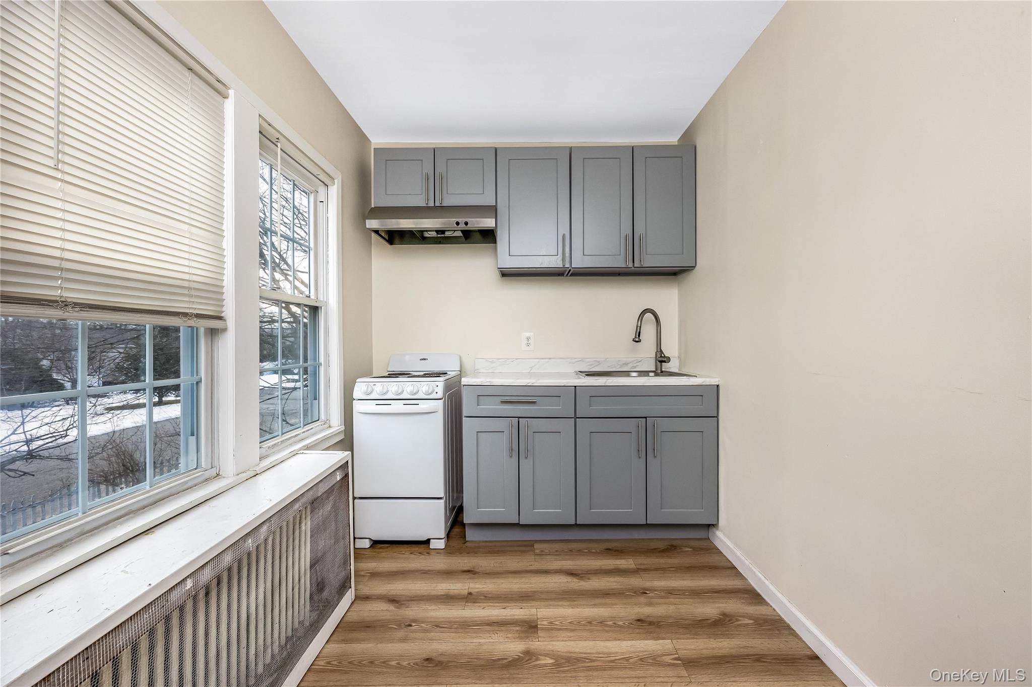 #18 photo, 97 Berry Street, 東長島 Lindenhurst , NY 11757