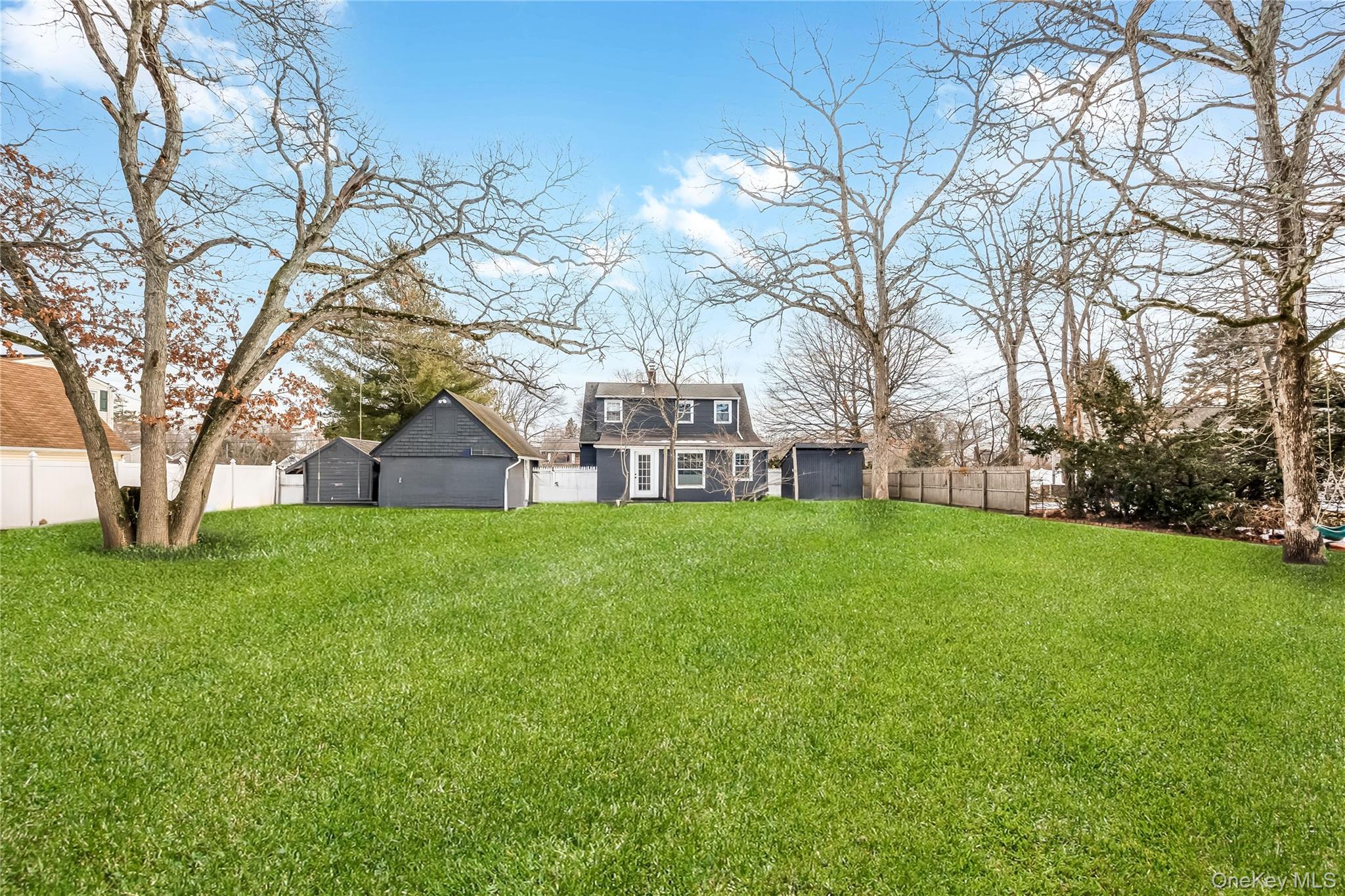 #3 photo, 97 Berry Street, 東長島 Lindenhurst , NY 11757