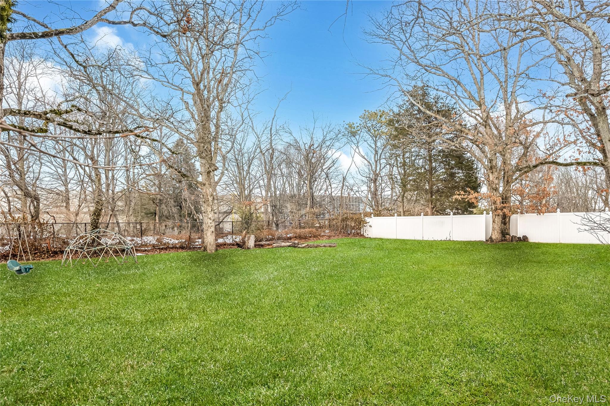 #8 photo, 97 Berry Street, 東長島 Lindenhurst , NY 11757