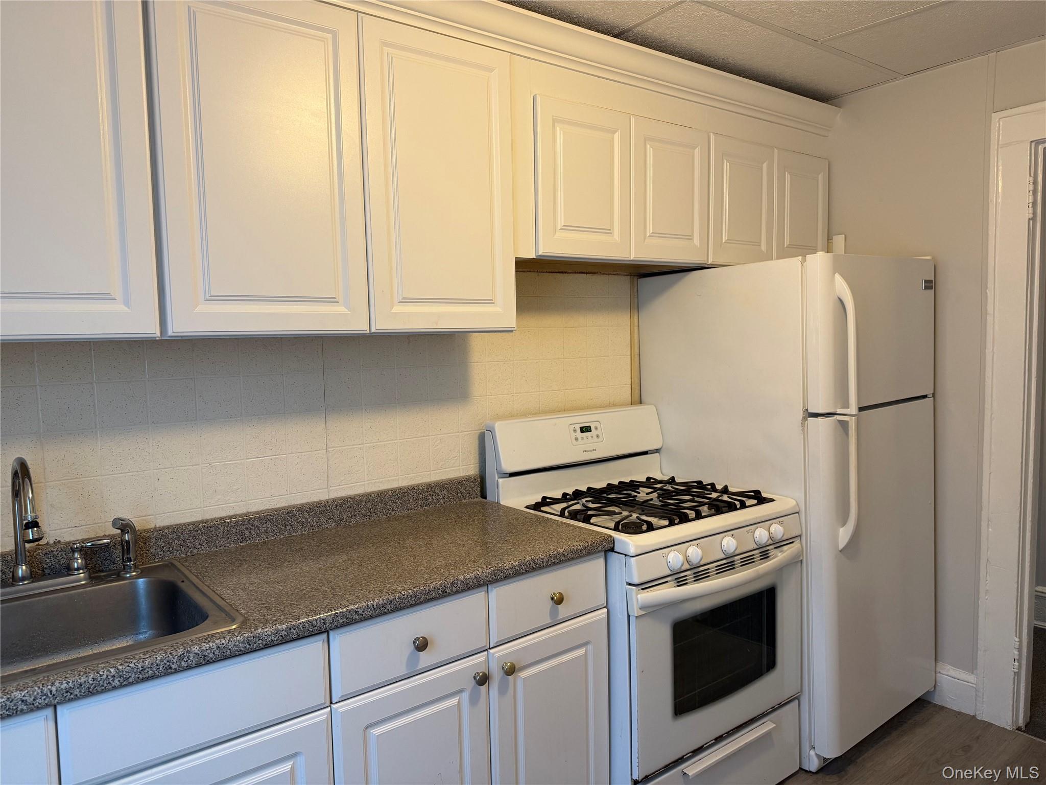 #7 photo, 50 The Crescent, सफ़ोक काउंटी Babylon , NY 11702