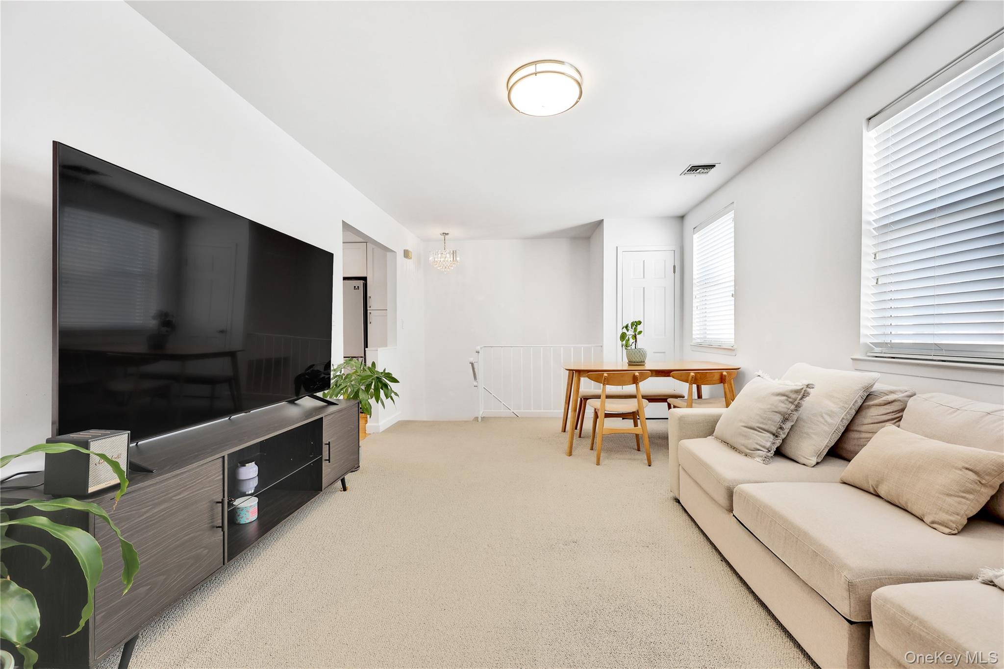 #4 photo, 229-09 69th Avenue, 皇后區 貝塞 Bayside , NY 11364