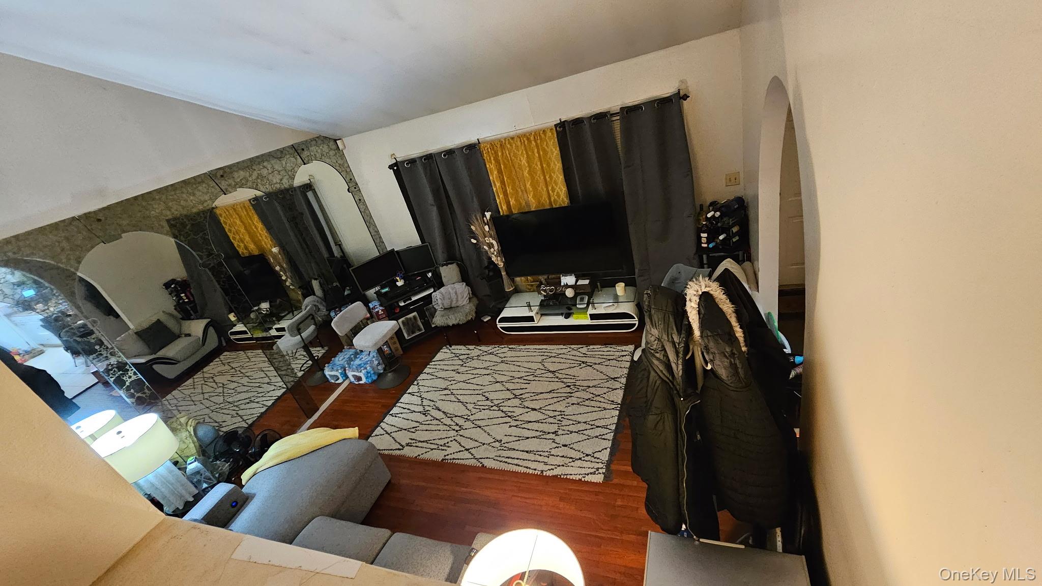 #3 photo, 187 Urban Avenue, Westbury , NY 11590