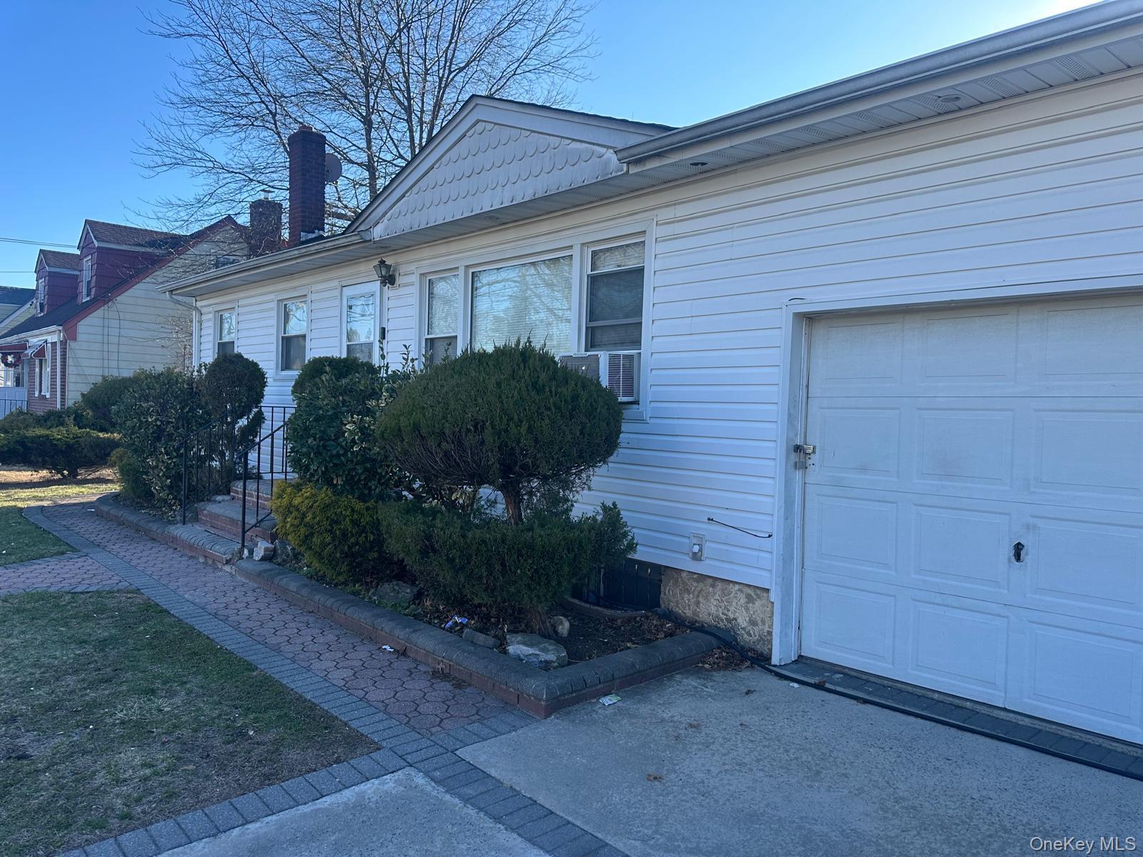 #4 photo, 187 Urban Avenue, Westbury , NY 11590