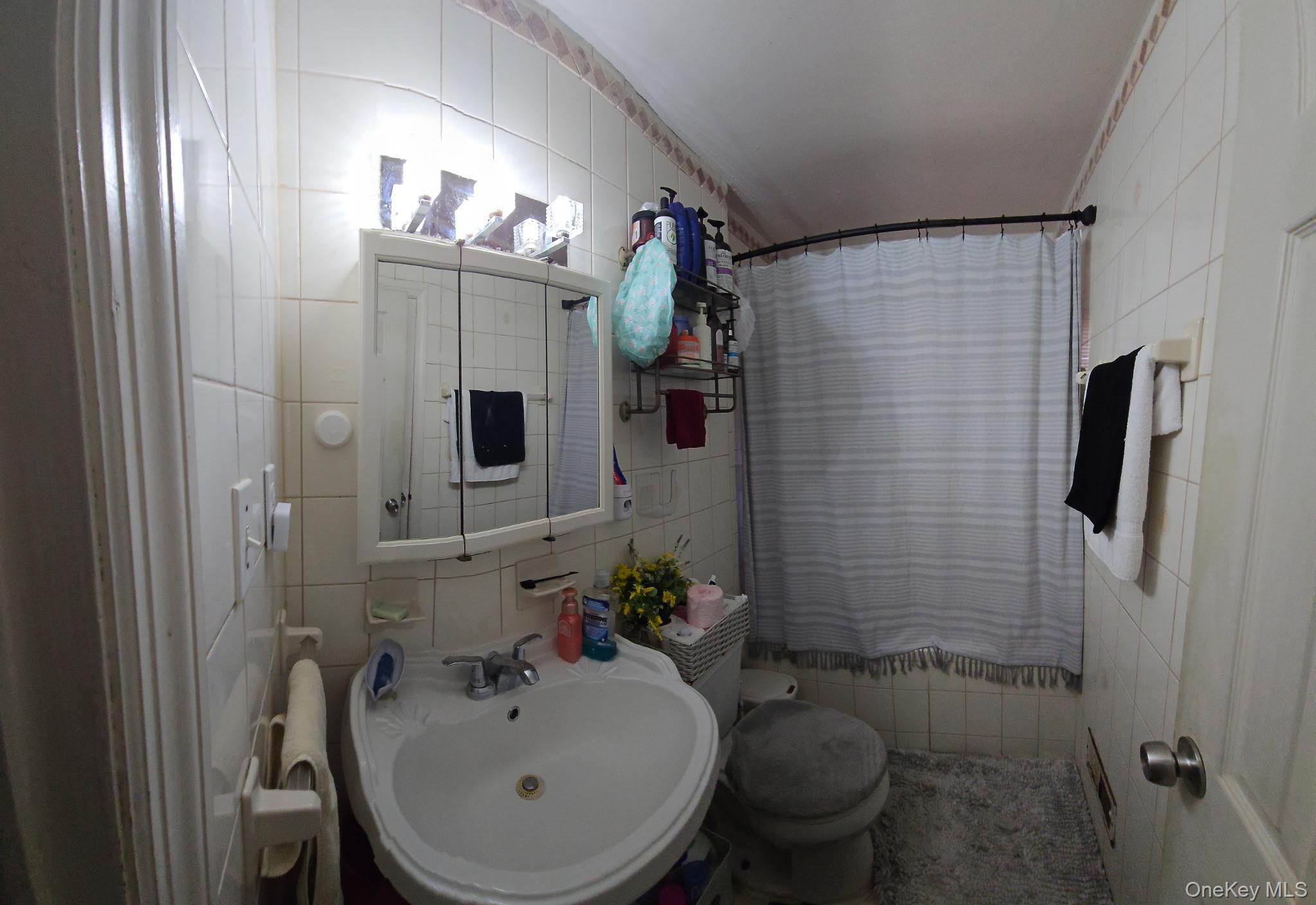 #5 photo, 187 Urban Avenue, Westbury , NY 11590