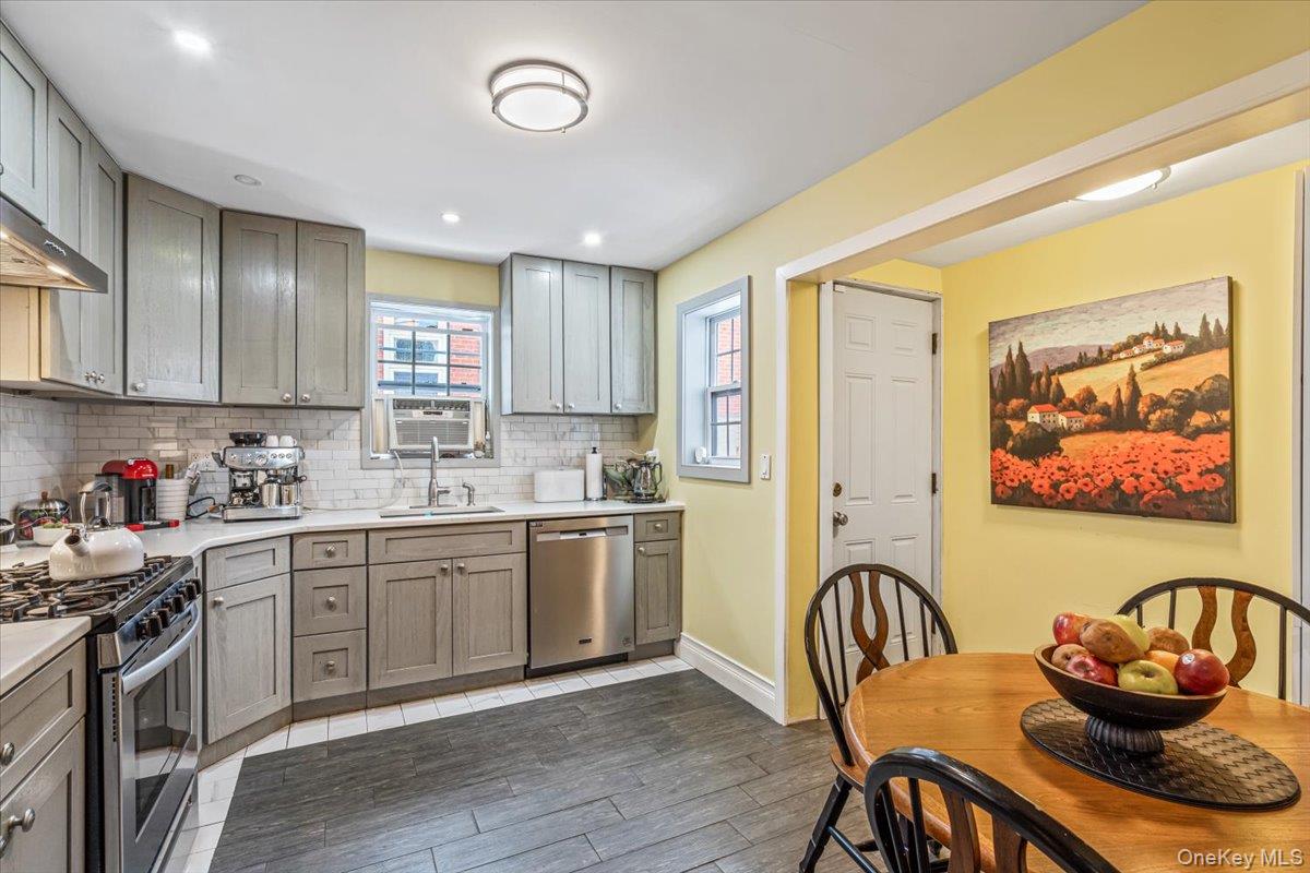 #9 photo, 2943 143rd Street, קווינס Flushing , NY 11354