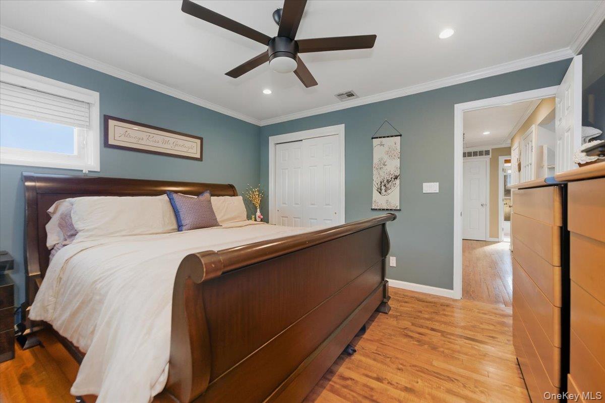 #12 photo, 10 Darnley Place, Huntington Station , NY 11746