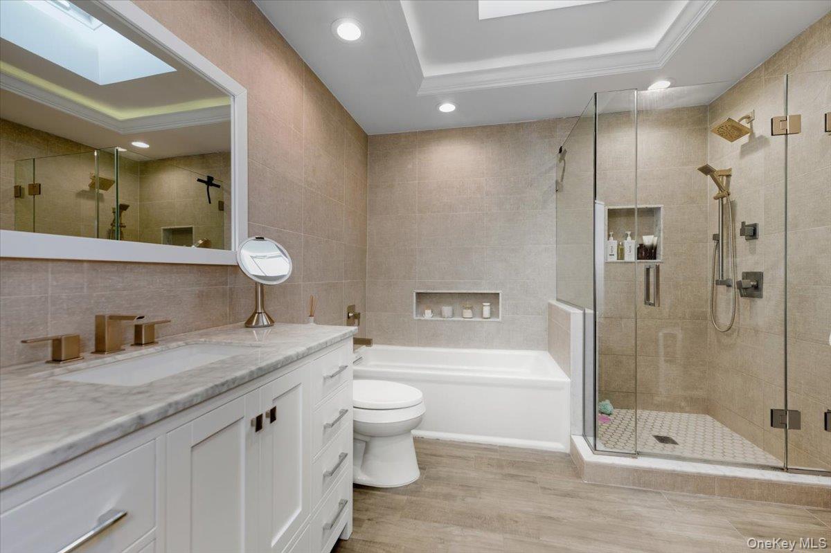 #13 photo, 10 Darnley Place, Huntington Station , NY 11746