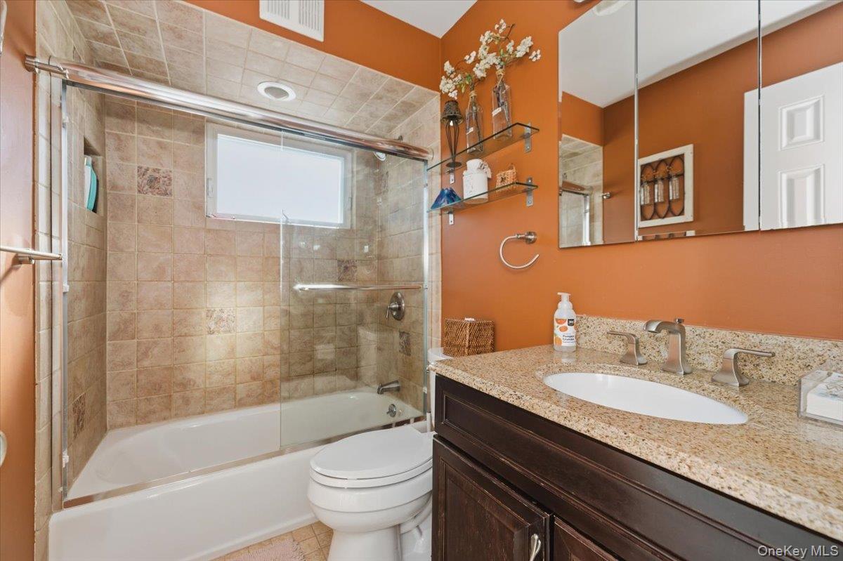 #16 photo, 10 Darnley Place, Huntington Station , NY 11746