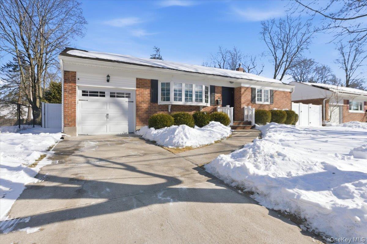 #2 photo, 10 Darnley Place, Huntington Station , NY 11746