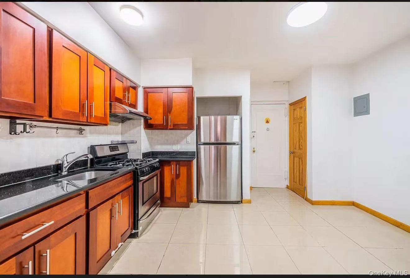 #4 photo, 4018 Hampton Street, Elmhurst , NY 11373