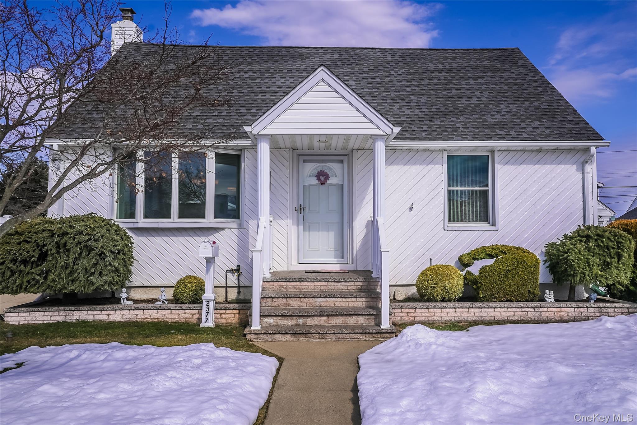 #1 photo, 2377 1st Street, מחוז נסאו East Meadow , NY 11554