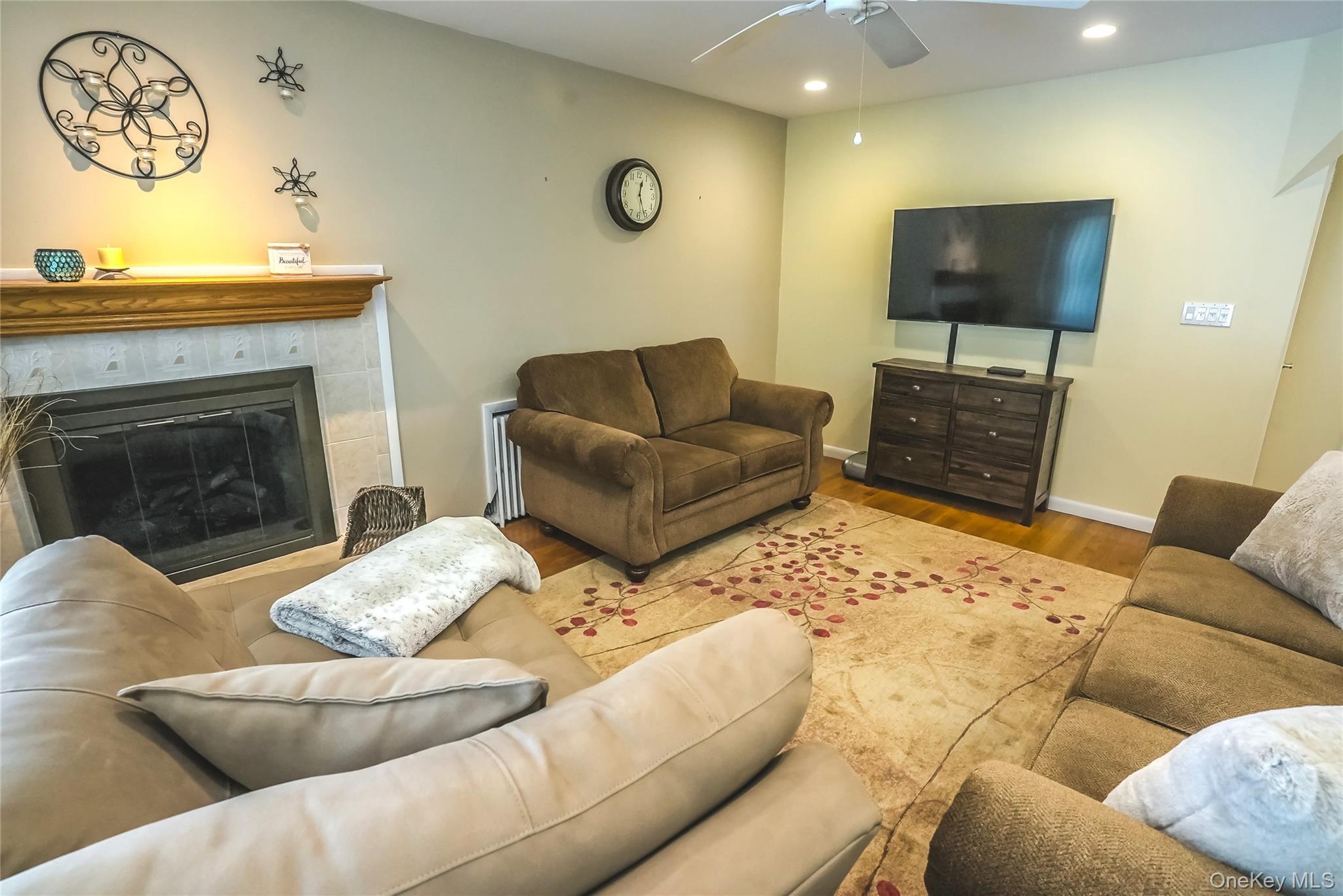 #11 photo, 2377 1st Street, מחוז נסאו East Meadow , NY 11554