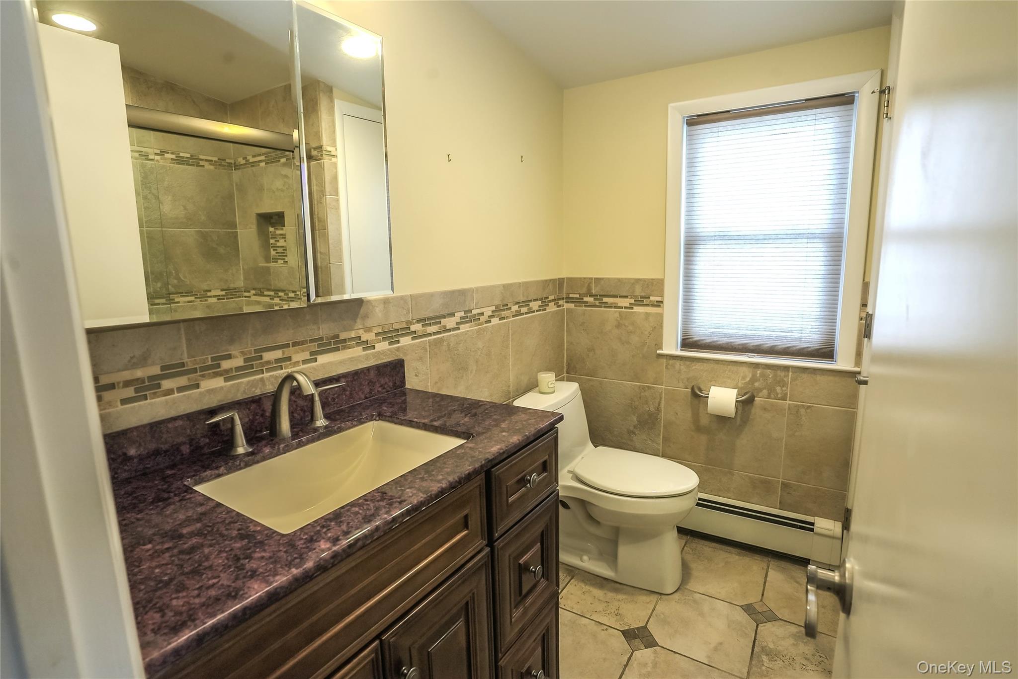 #14 photo, 2377 1st Street, מחוז נסאו East Meadow , NY 11554