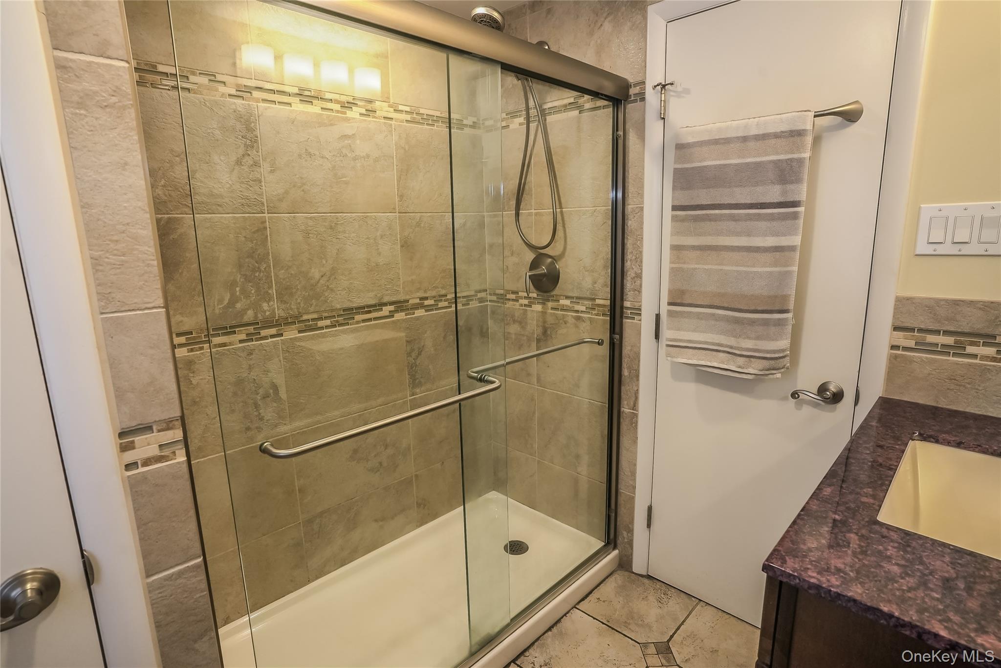 #15 photo, 2377 1st Street, מחוז נסאו East Meadow , NY 11554