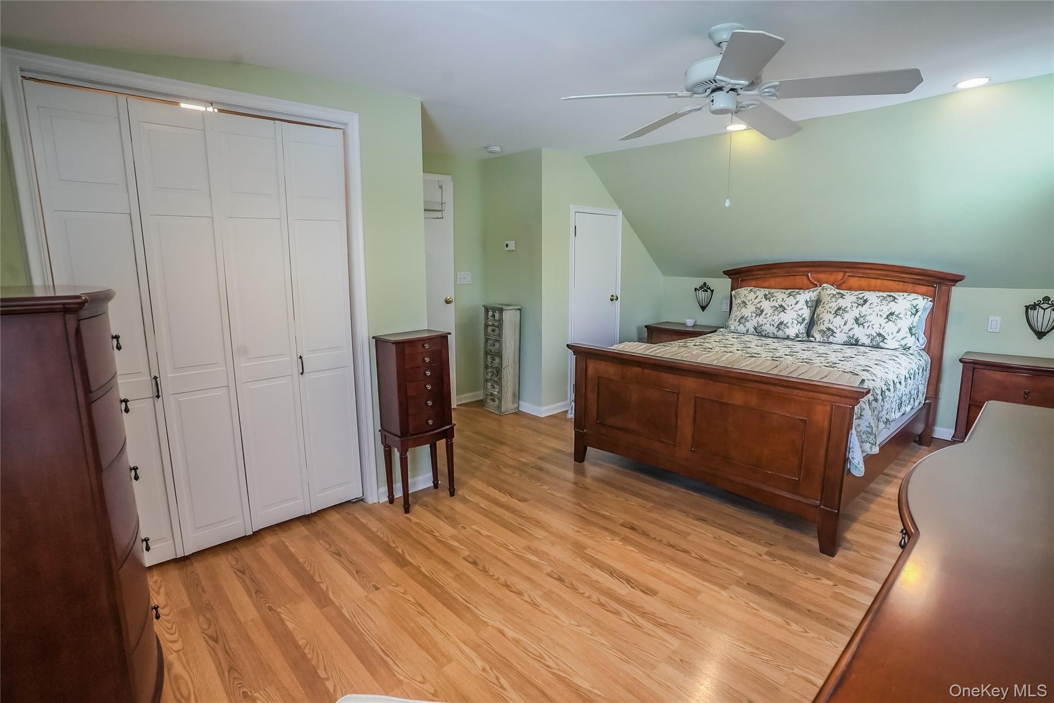 #16 photo, 2377 1st Street, מחוז נסאו East Meadow , NY 11554