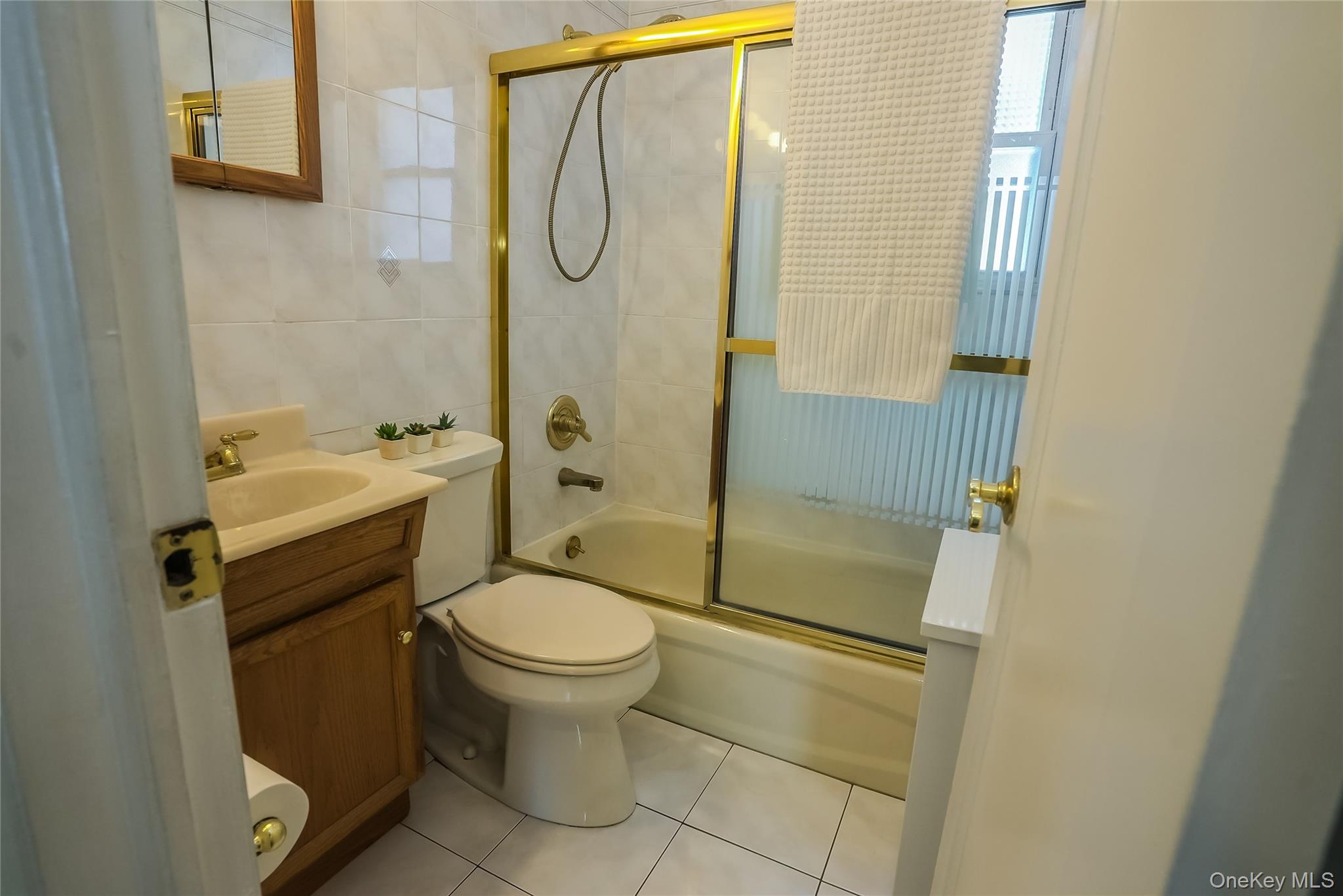 #19 photo, 2377 1st Street, מחוז נסאו East Meadow , NY 11554