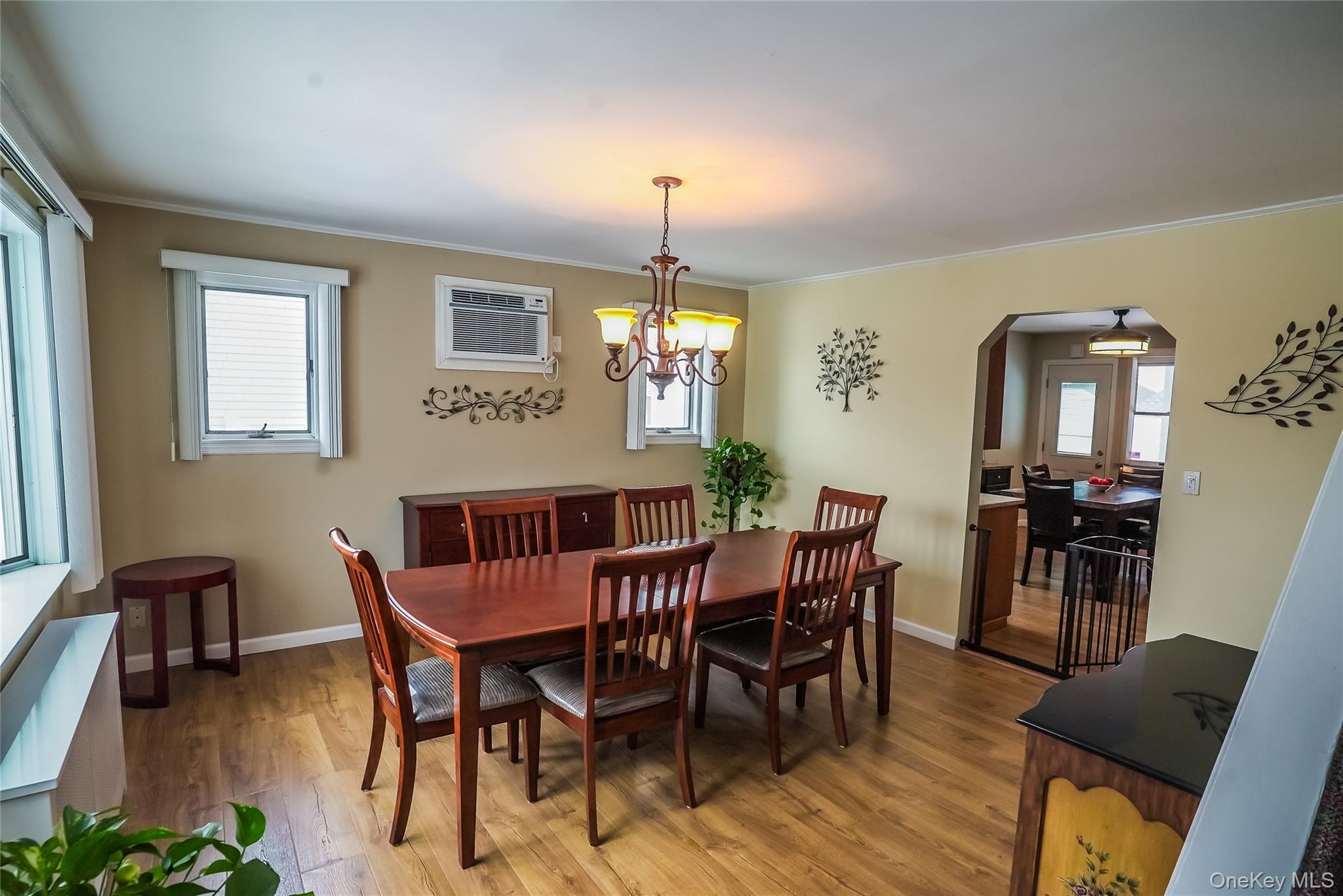 #6 photo, 2377 1st Street, מחוז נסאו East Meadow , NY 11554