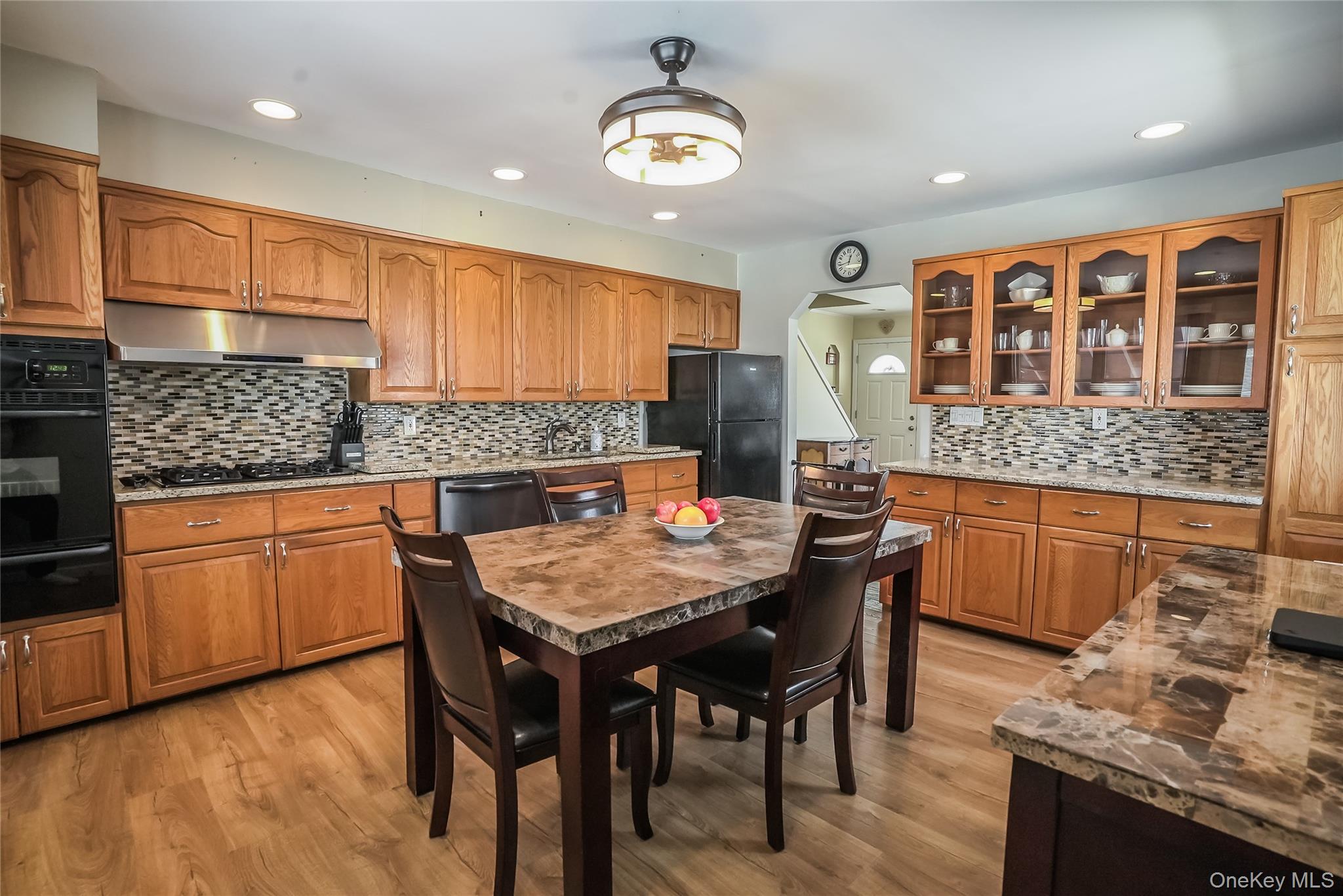 #7 photo, 2377 1st Street, מחוז נסאו East Meadow , NY 11554