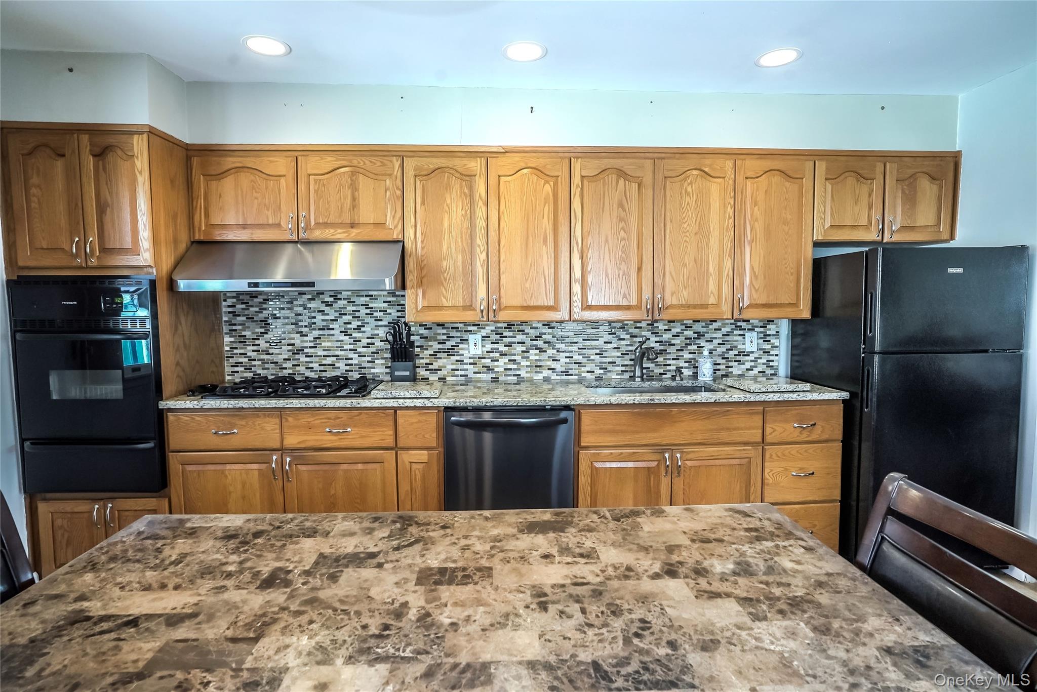 #8 photo, 2377 1st Street, מחוז נסאו East Meadow , NY 11554