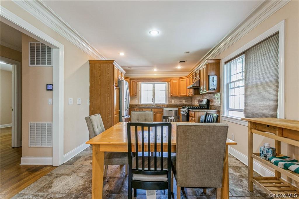 #11 photo, 39 Croydon Road, Yonkers , NY 10710