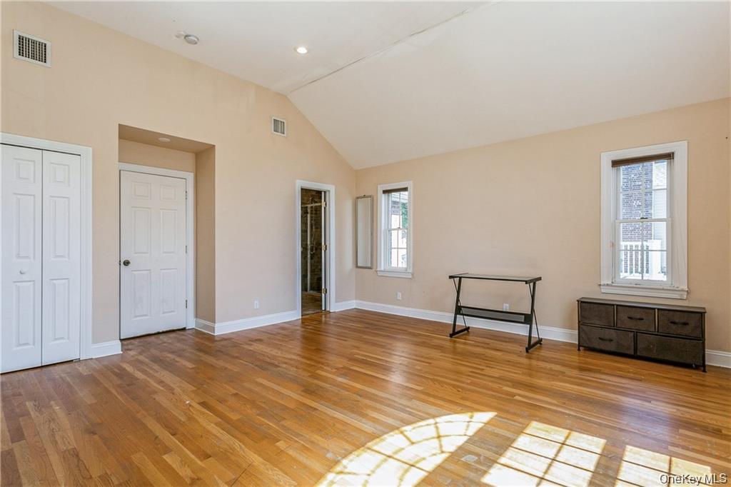 #5 photo, 39 Croydon Road, Yonkers , NY 10710