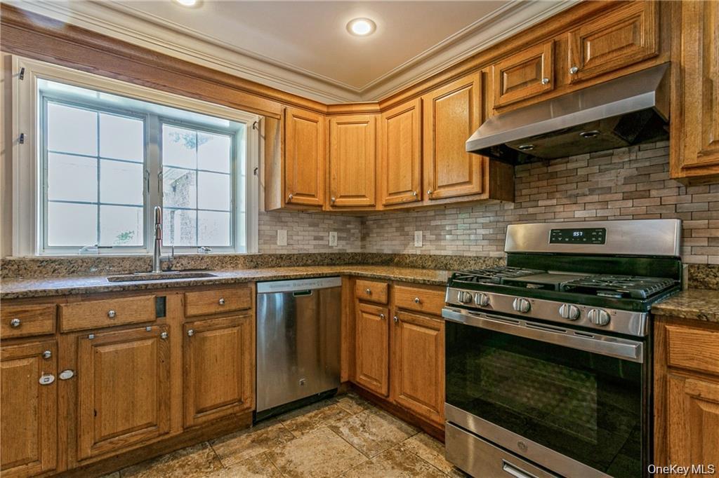 #6 photo, 39 Croydon Road, Yonkers , NY 10710