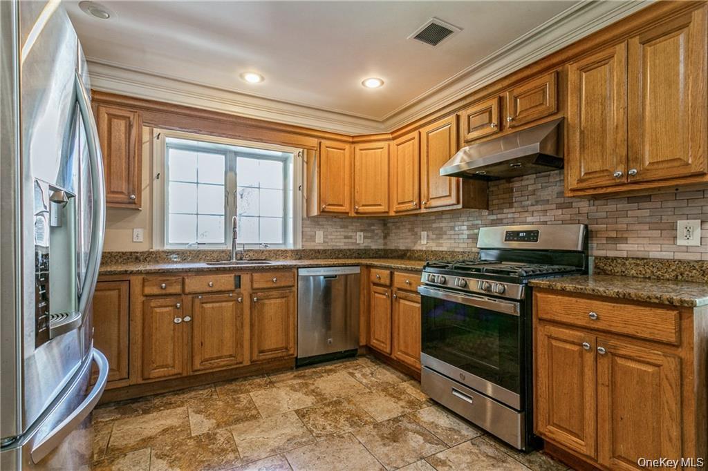 #7 photo, 39 Croydon Road, Yonkers , NY 10710