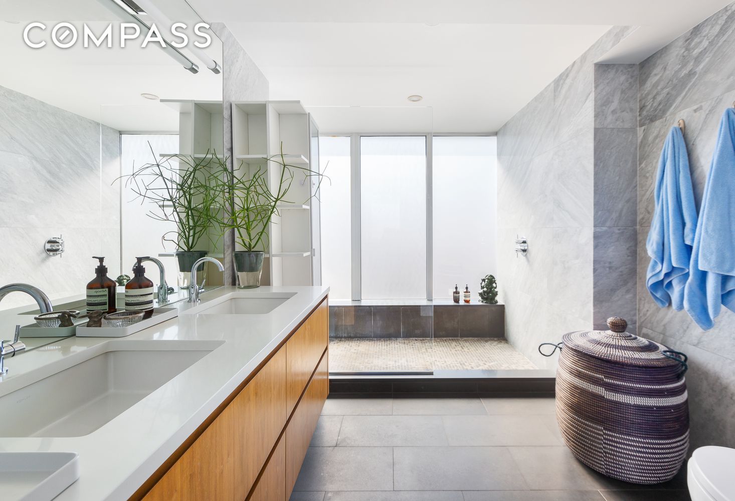 #13 photo, 142 N 1st Street, 브루클린 Williamsburg , NY 11249