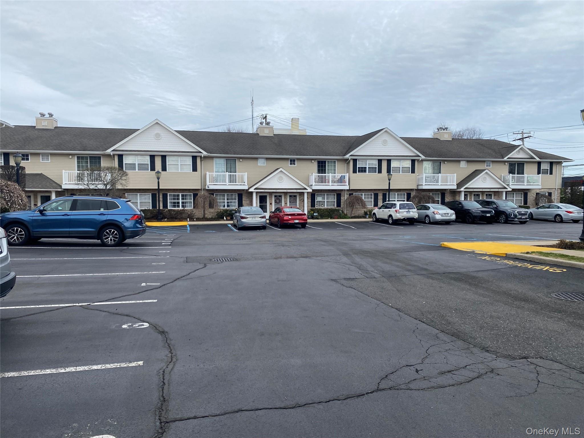 #5 photo, 7 Dominick Court, Lindenhurst , NY 11757