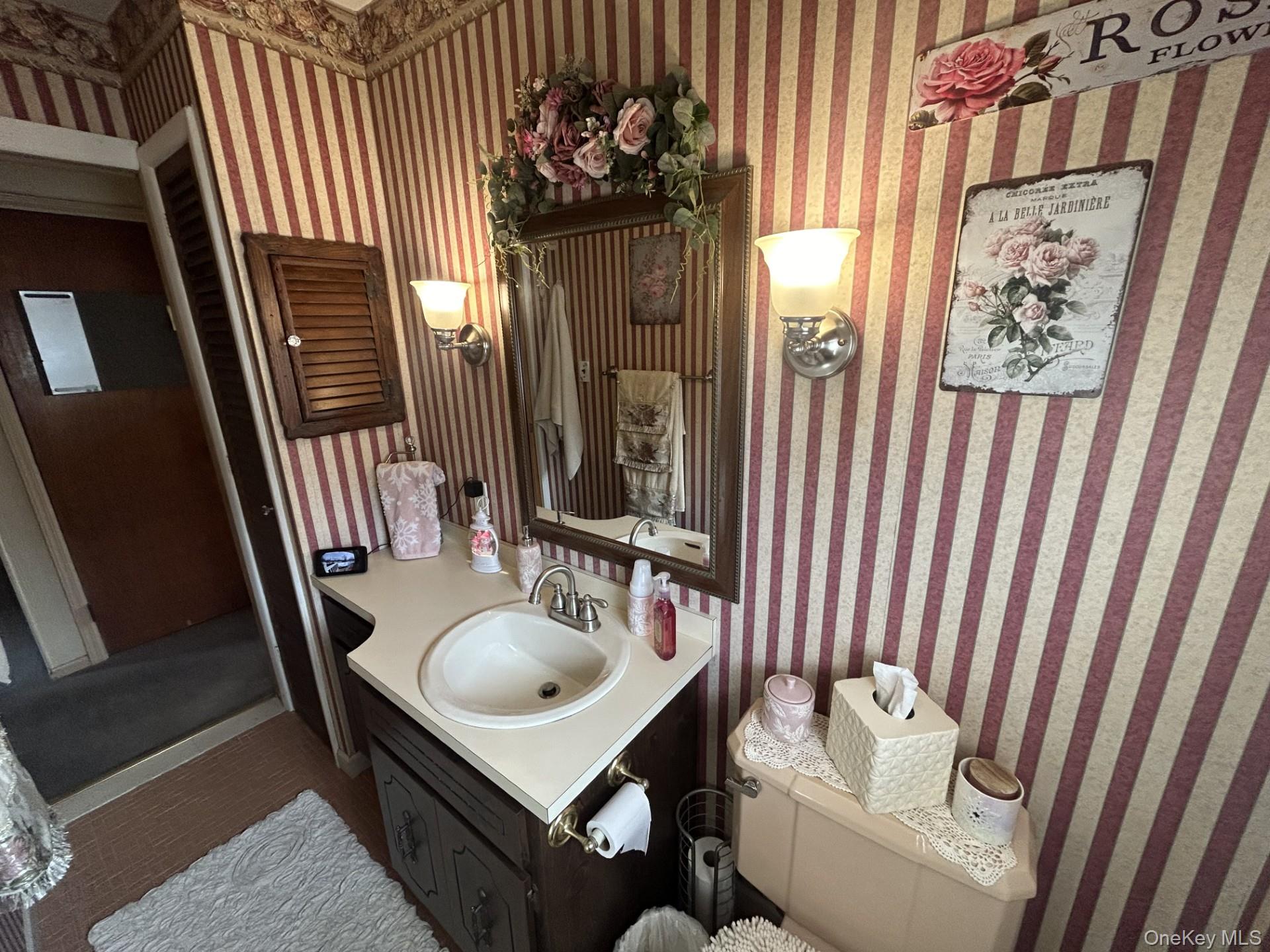 #13 photo, 119 Jefferson Street, East Islip , NY 11730