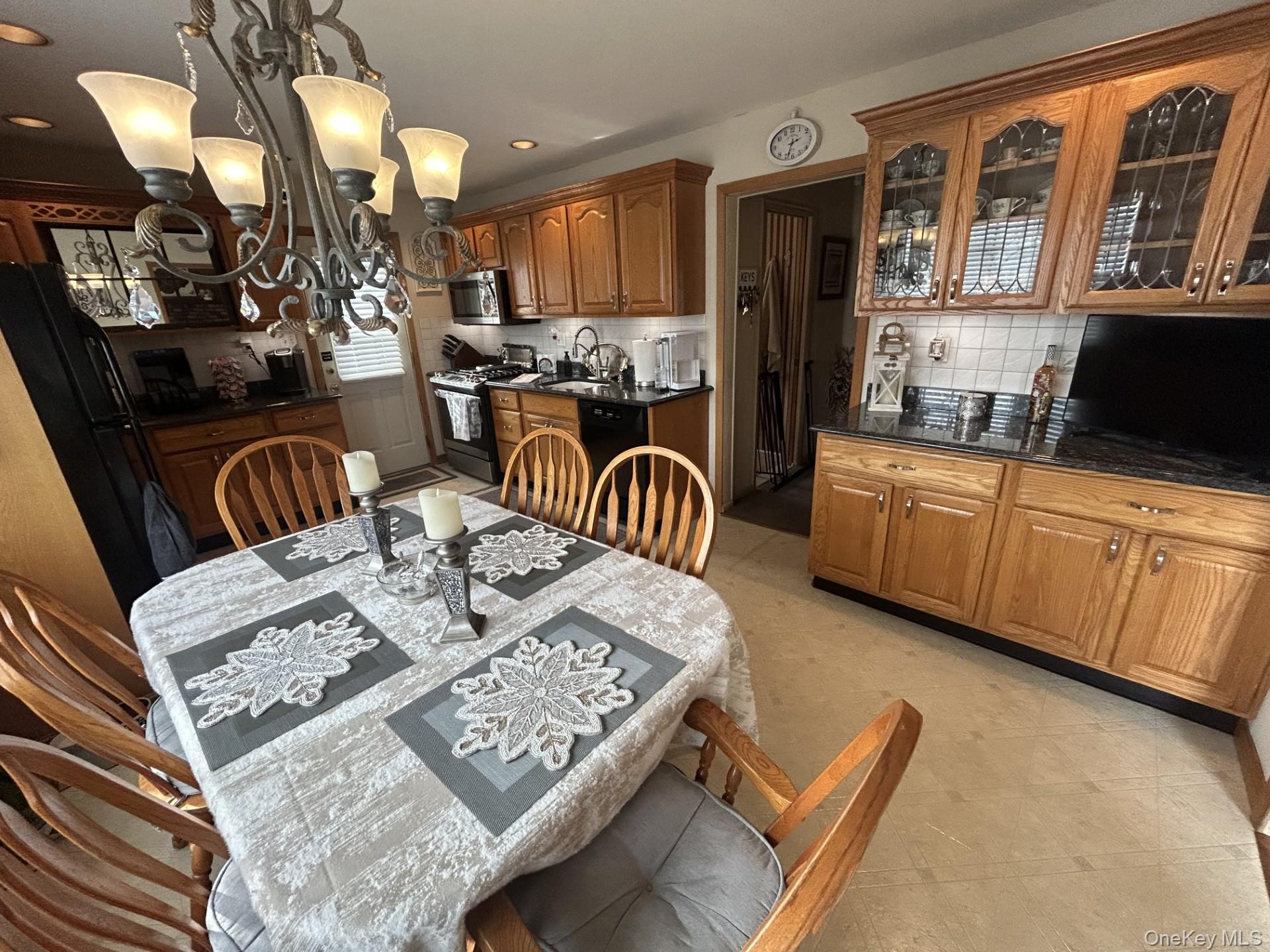 #7 photo, 119 Jefferson Street, East Islip , NY 11730