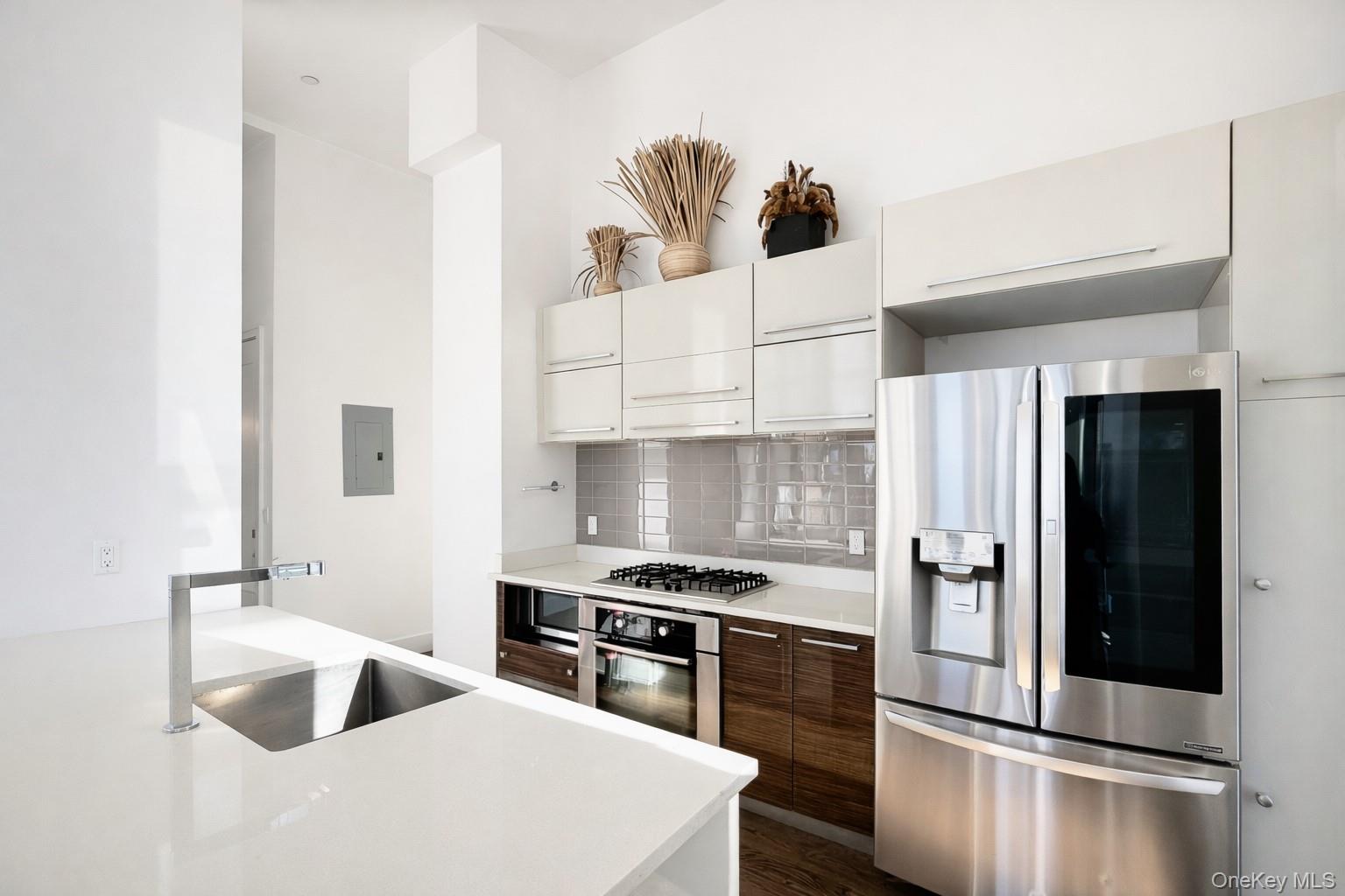 #6 photo, 2626 Jackson Avenue, Long Island City , NY 11101