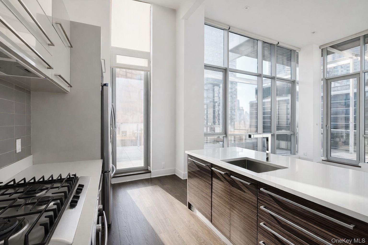 #7 photo, 2626 Jackson Avenue, Long Island City , NY 11101