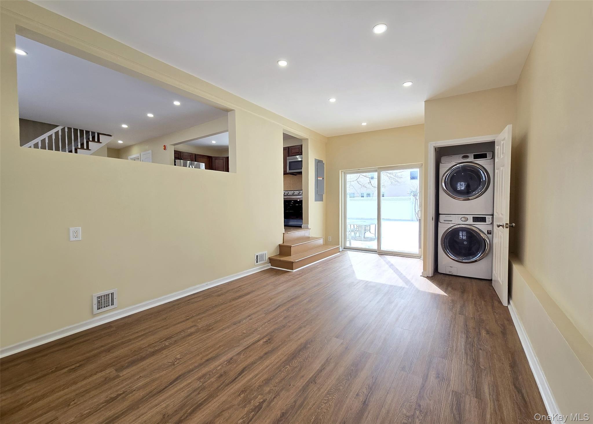 #8 photo, 214 Van Buren Street, West Babylon , NY 11704